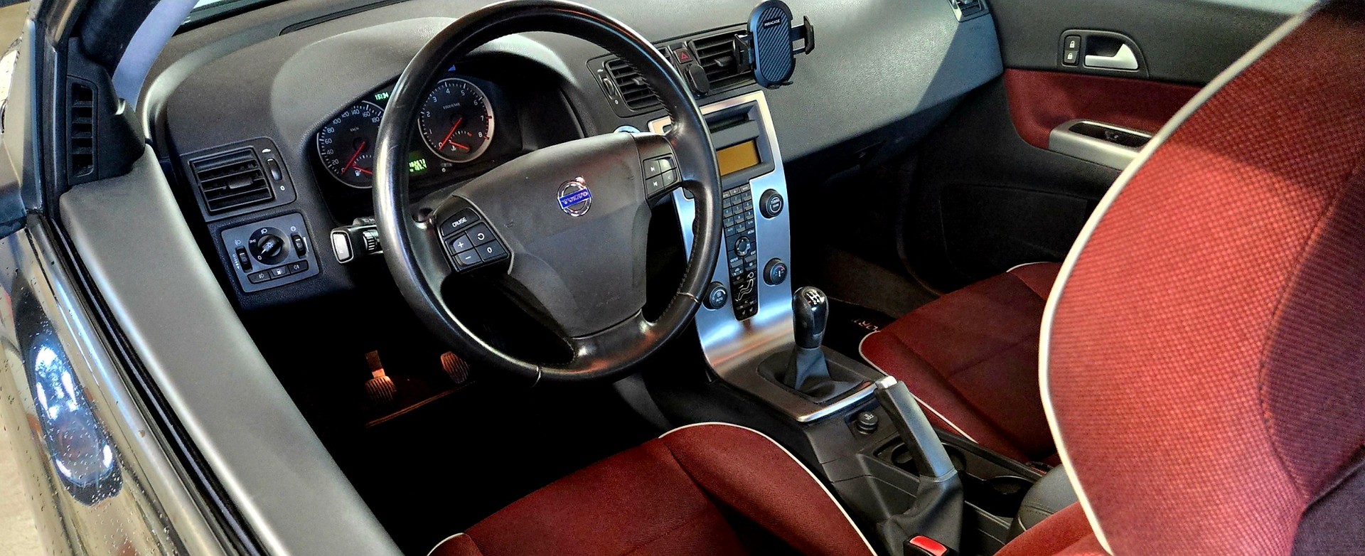 VOLVO C30 2.0-image-15