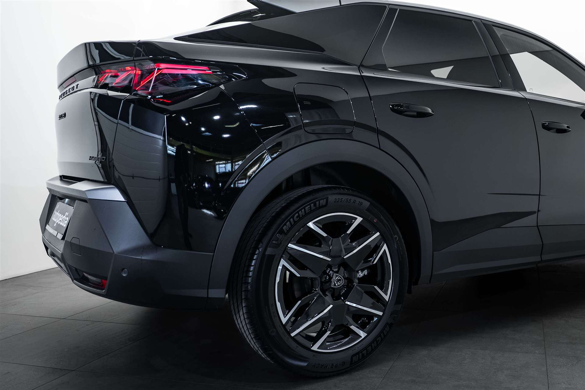 PEUGEOT 3008 145 GT Hybrid e-DCS-Automat-image-3