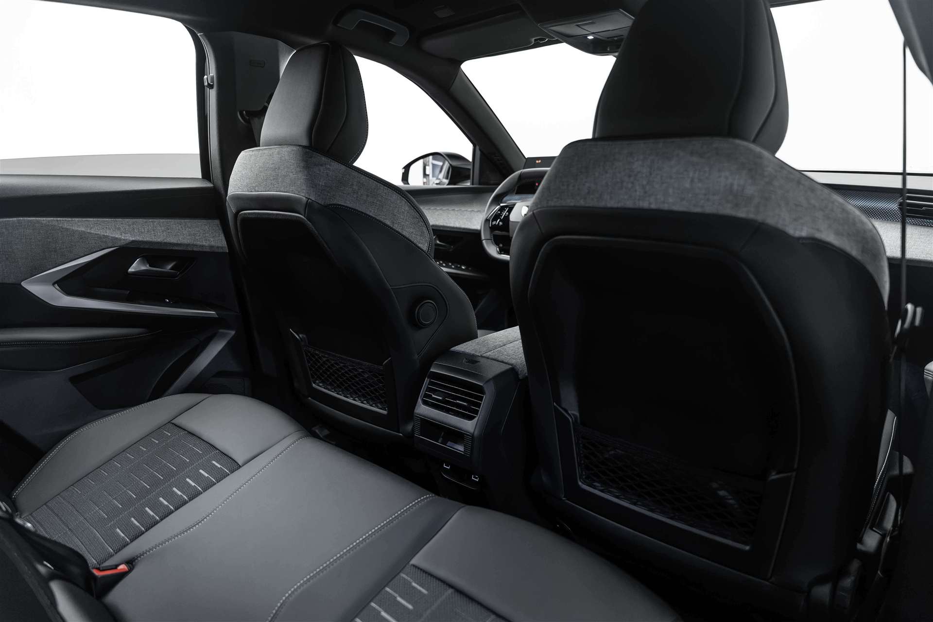 PEUGEOT 3008 145 GT Hybrid e-DCS-Automat-image-12