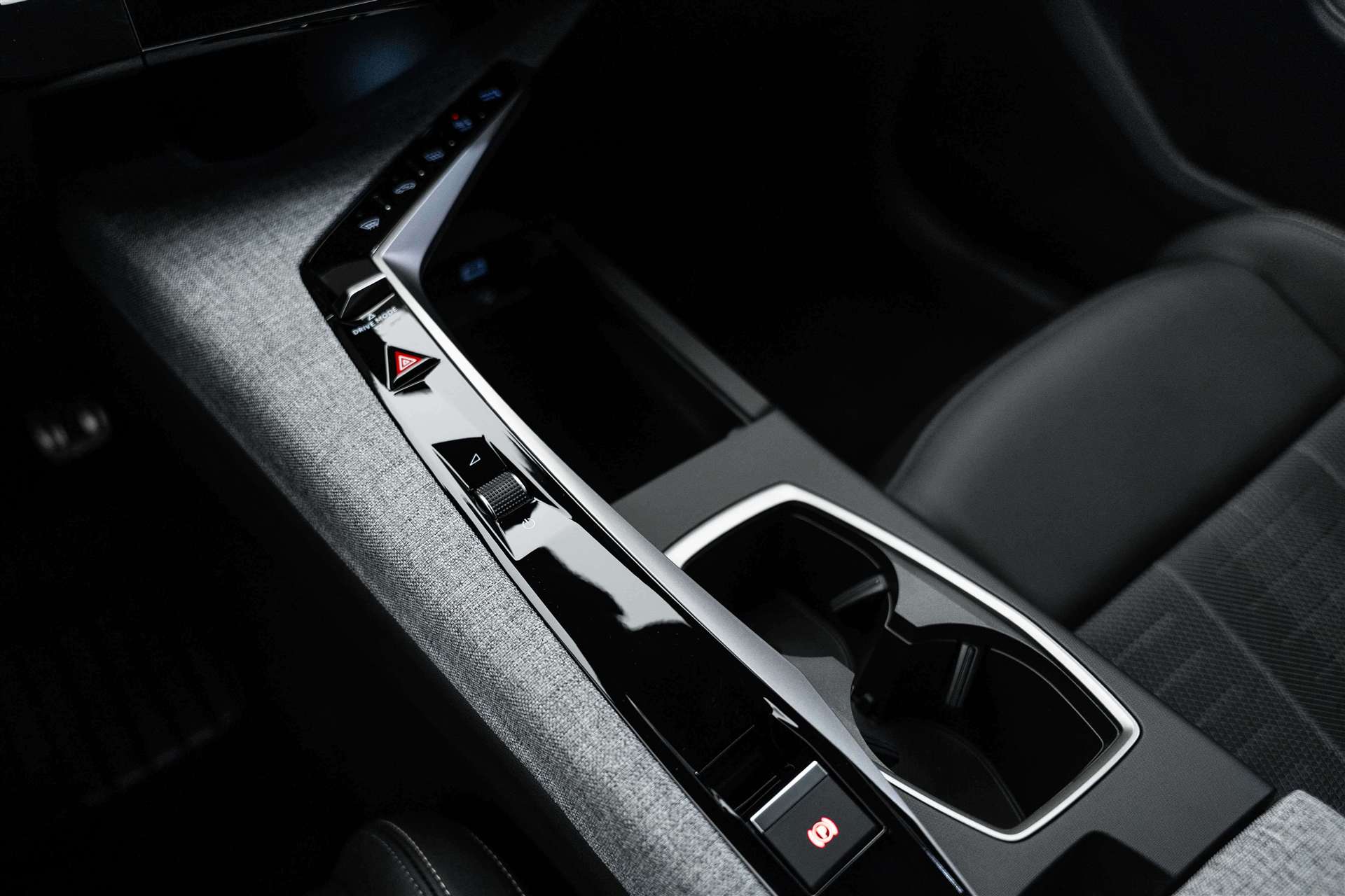 PEUGEOT 3008 145 GT Hybrid e-DCS-Automat-image-24