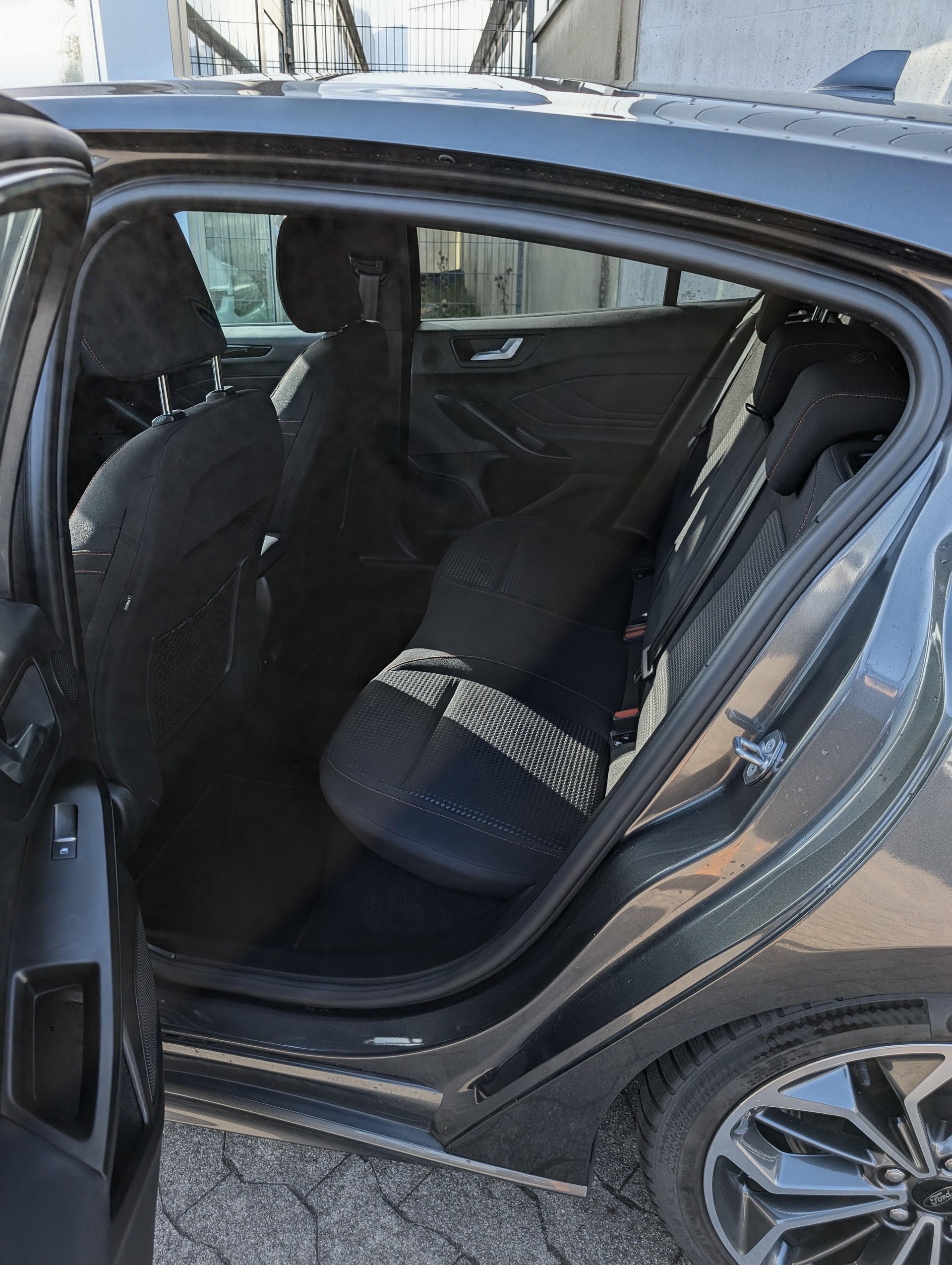 FORD Focus 1.0 MHEV ST-Line X Automat-image-6