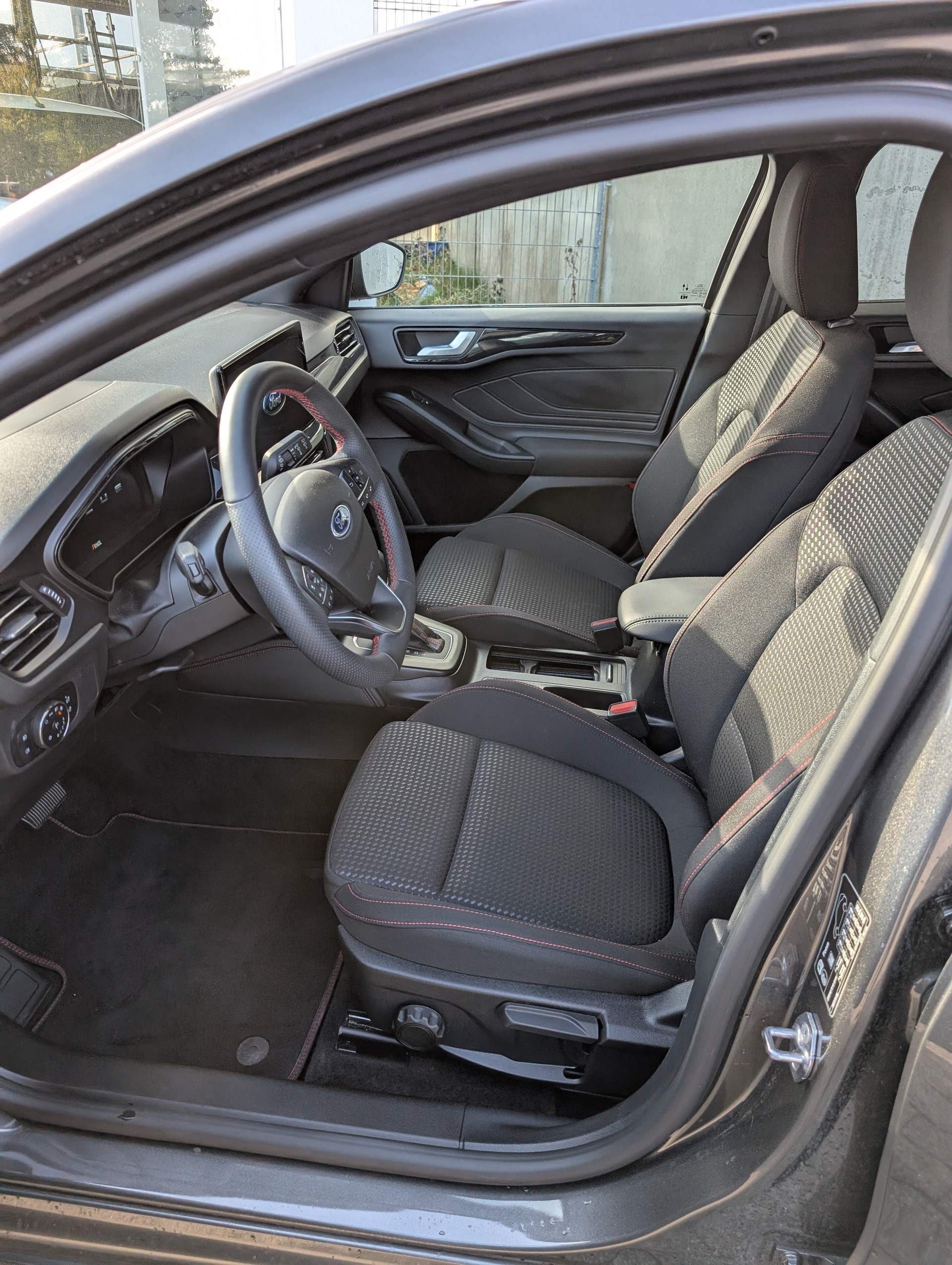 FORD Focus 1.0 MHEV ST-Line X Automat-image-2
