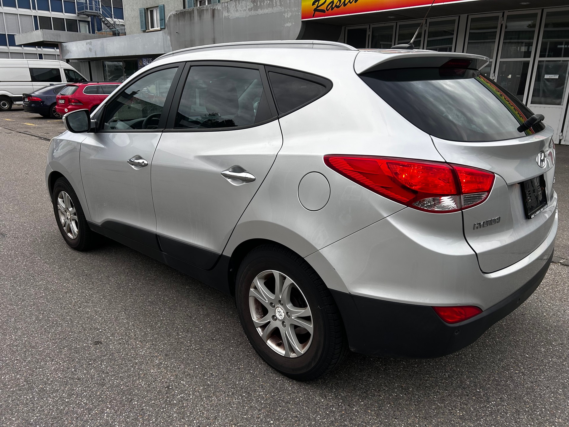HYUNDAI iX 35 2.0 Premium 4WD Automatic-image-6