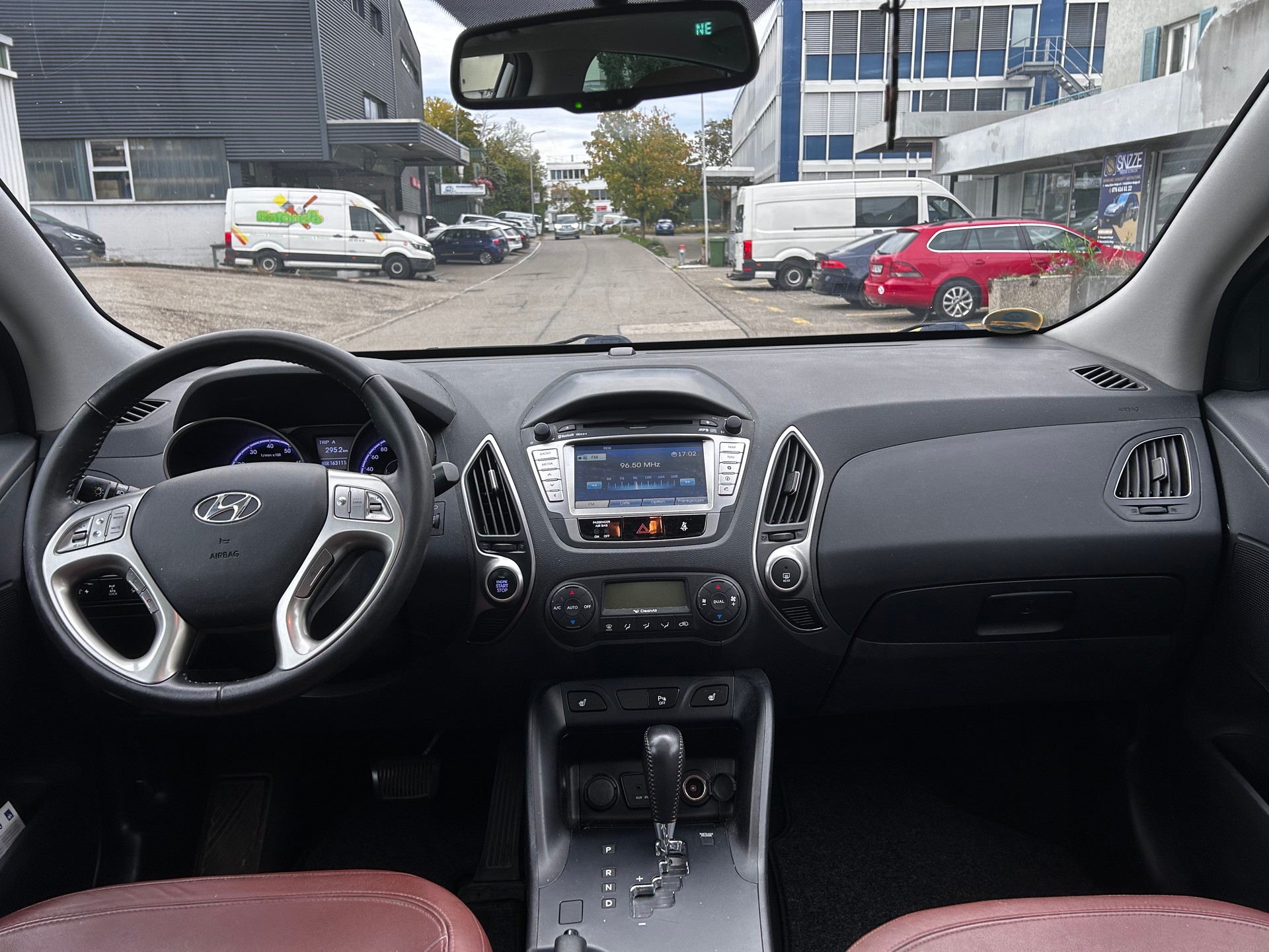 HYUNDAI iX 35 2.0 Premium 4WD Automatic-image-10