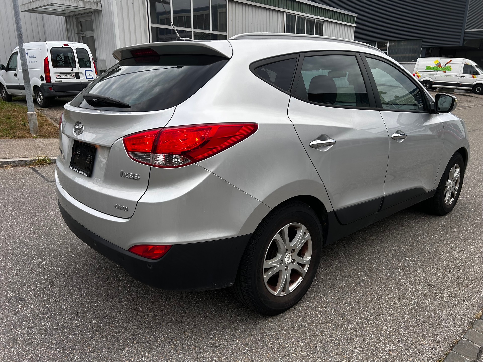 HYUNDAI iX 35 2.0 Premium 4WD Automatic-image-5