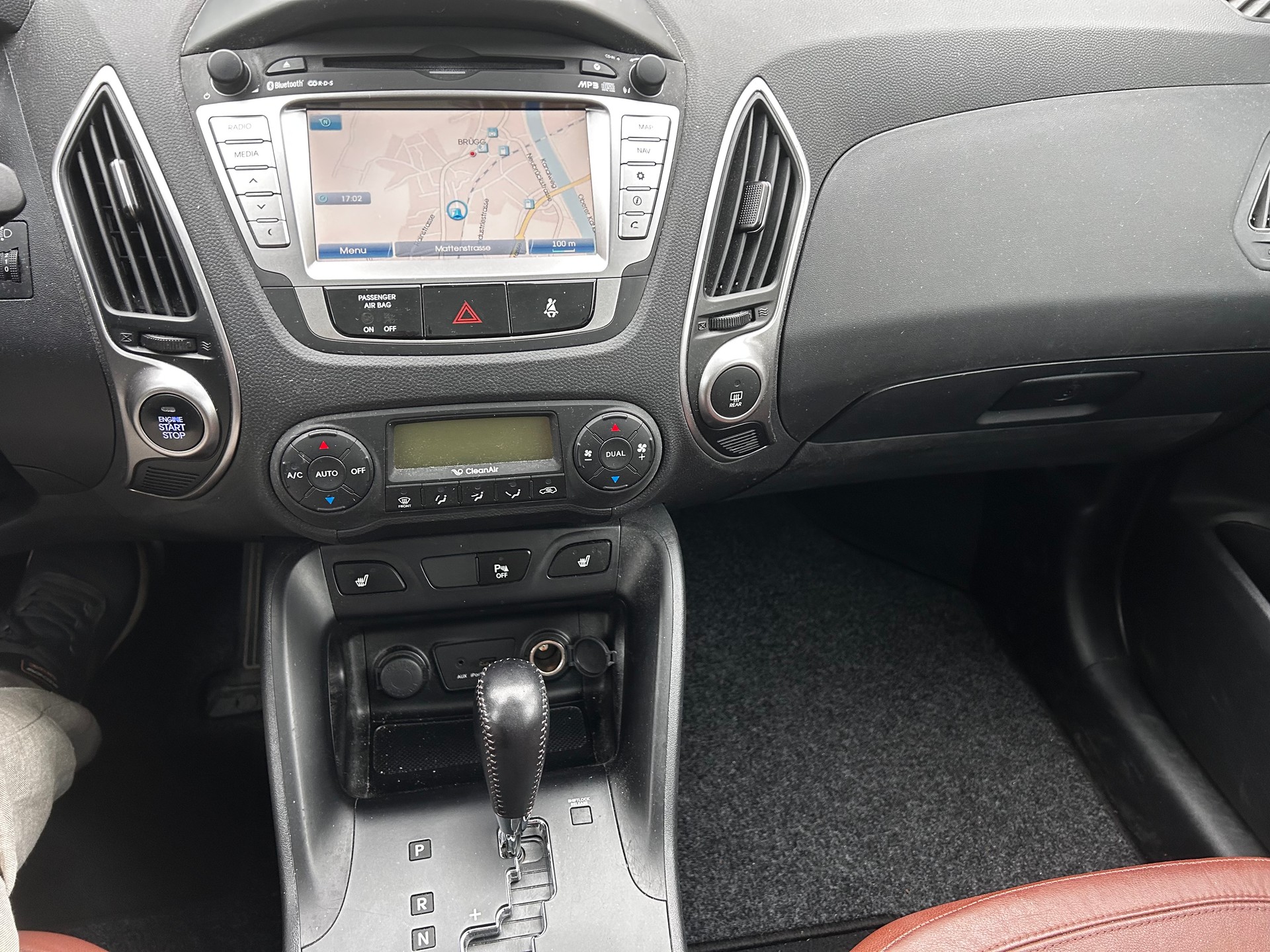 HYUNDAI iX 35 2.0 Premium 4WD Automatic-image-13