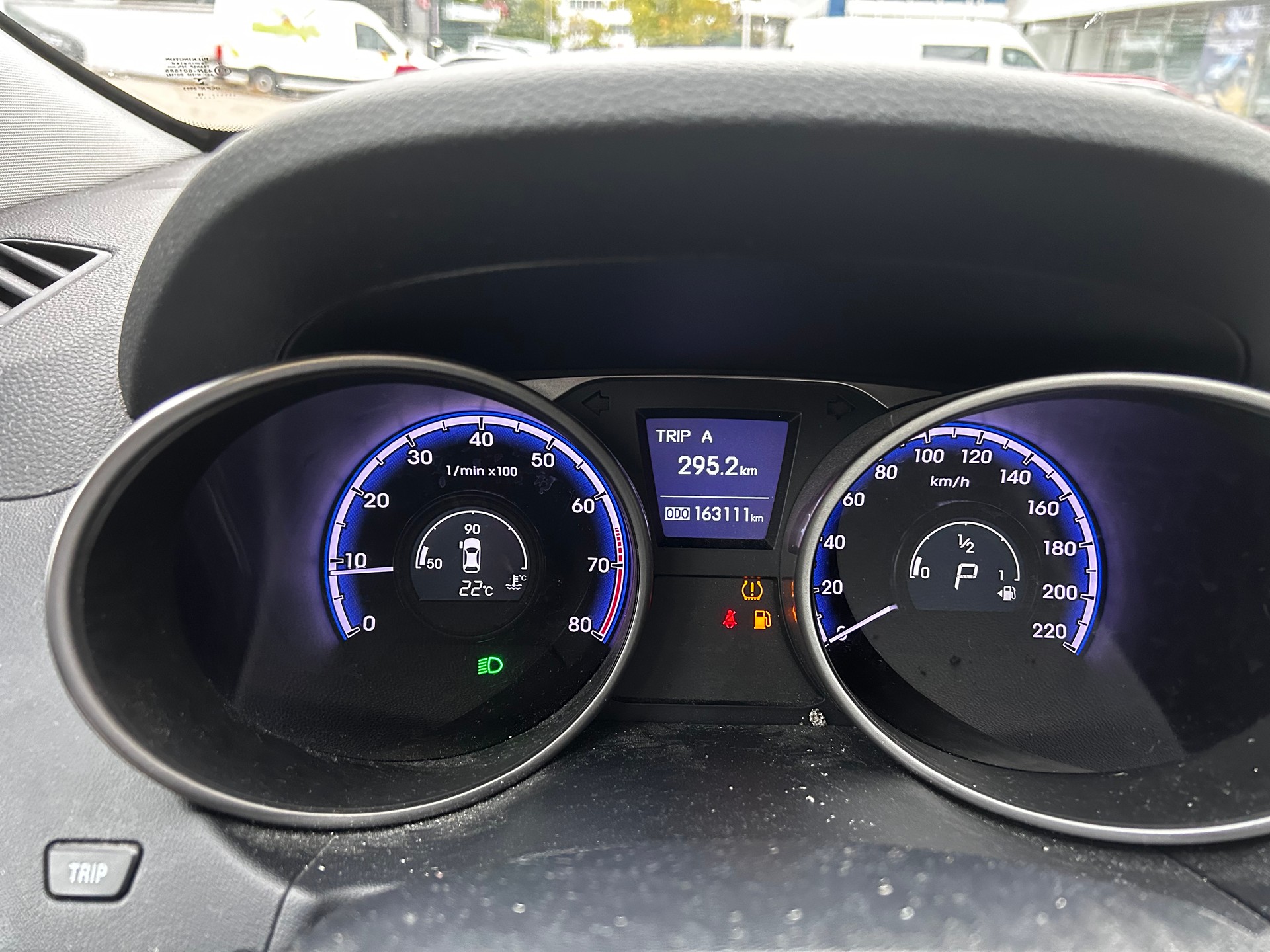 HYUNDAI iX 35 2.0 Premium 4WD Automatic-image-12