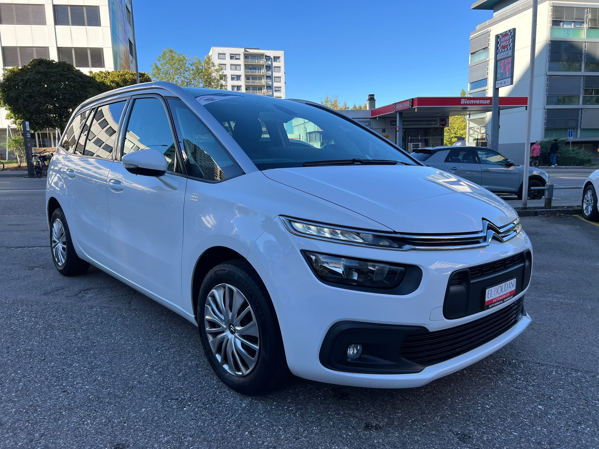 Car photo