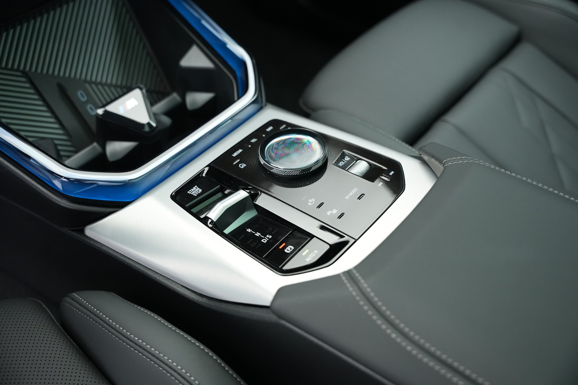 BMW X3 xDrive M50 48V M Sport Pro *AHK* *Head-Up* *Panorama* *Iconic Glow*-image-24
