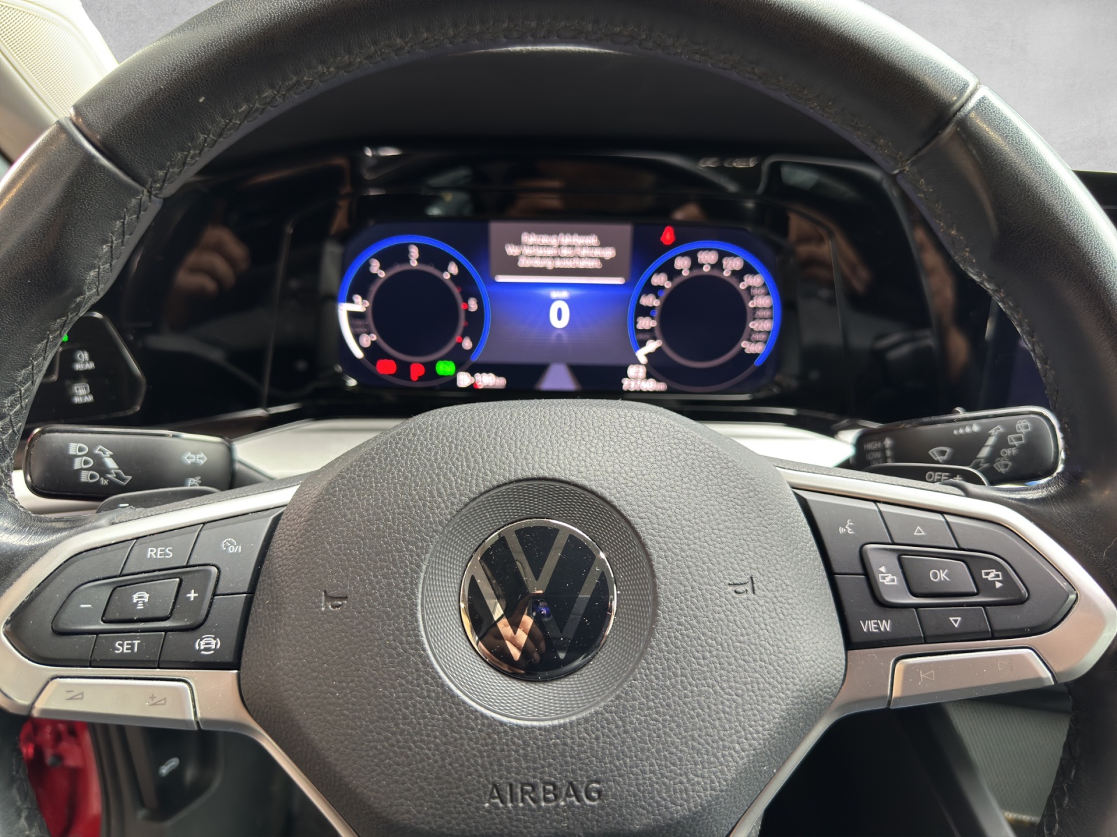 VW Golf 2.0 TDI Life DSG 4Motion-image-10