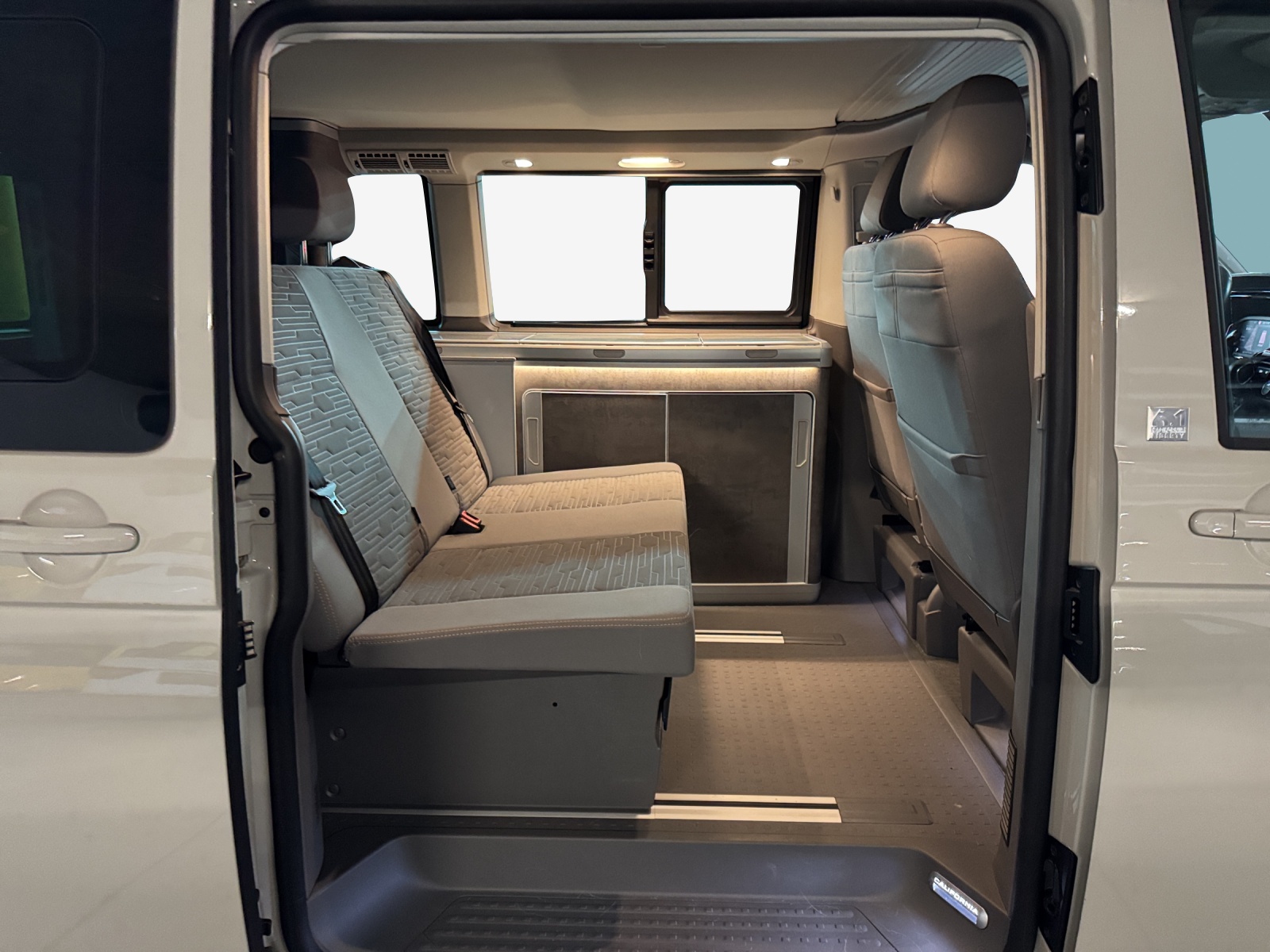 VW T6.1 California 2.0 Bi-TDI Ocean Liberty 4Motion DSG-image-11