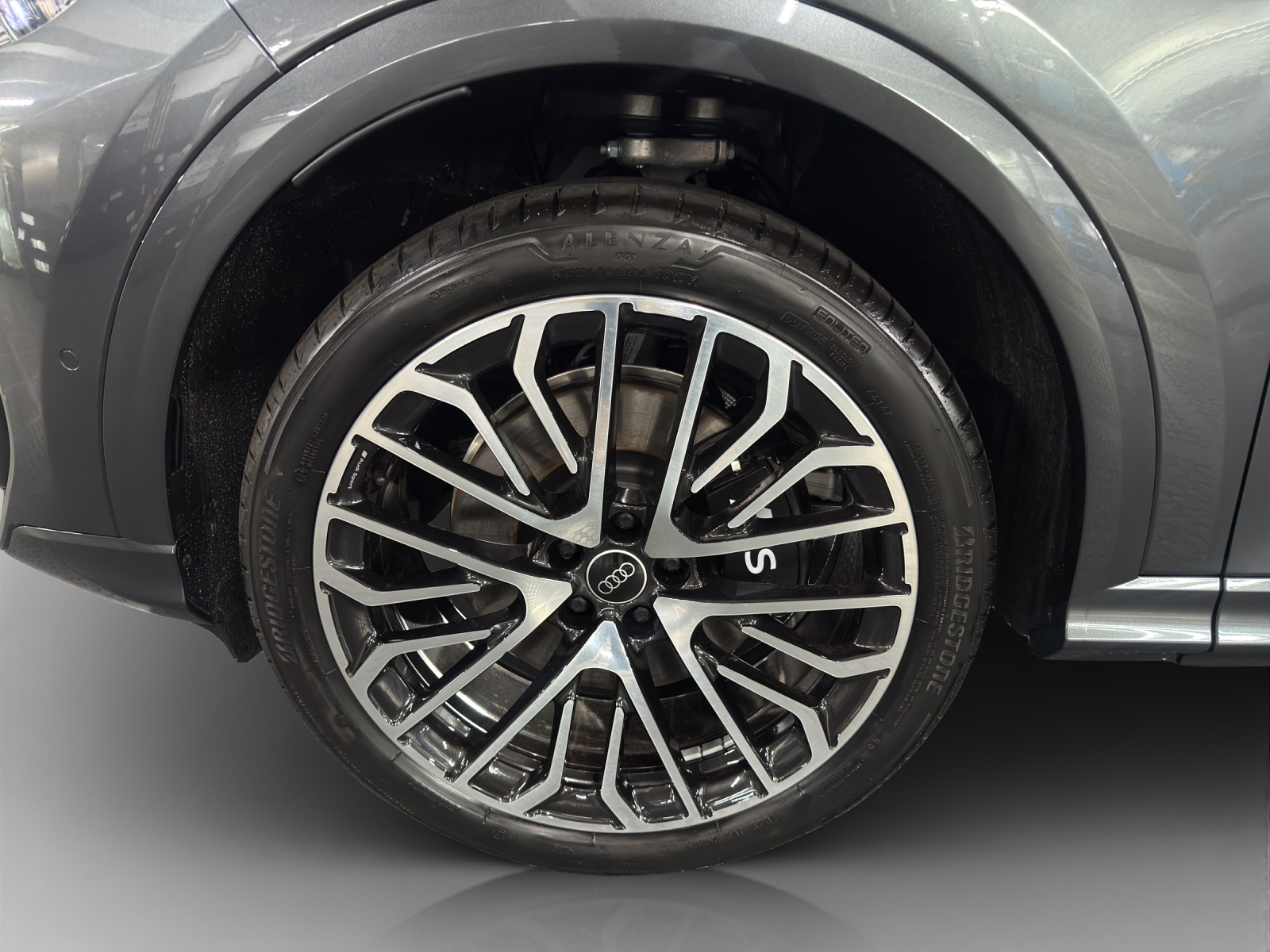 AUDI SQ5 TFSI quattro S-tronic-image-12