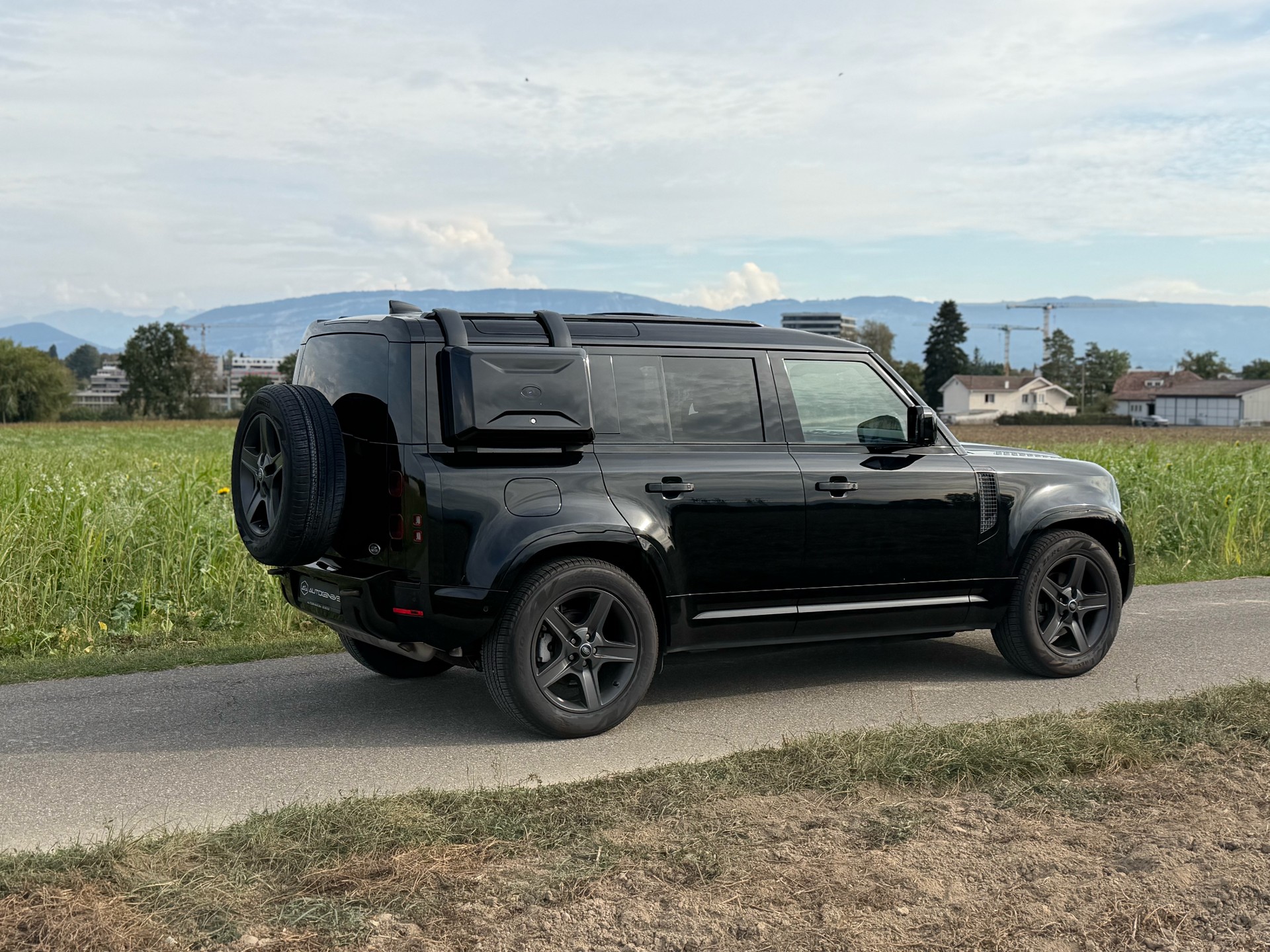 LAND ROVER Defender 110 P300 Si4 X-Dynamic HSE AT8-image-10