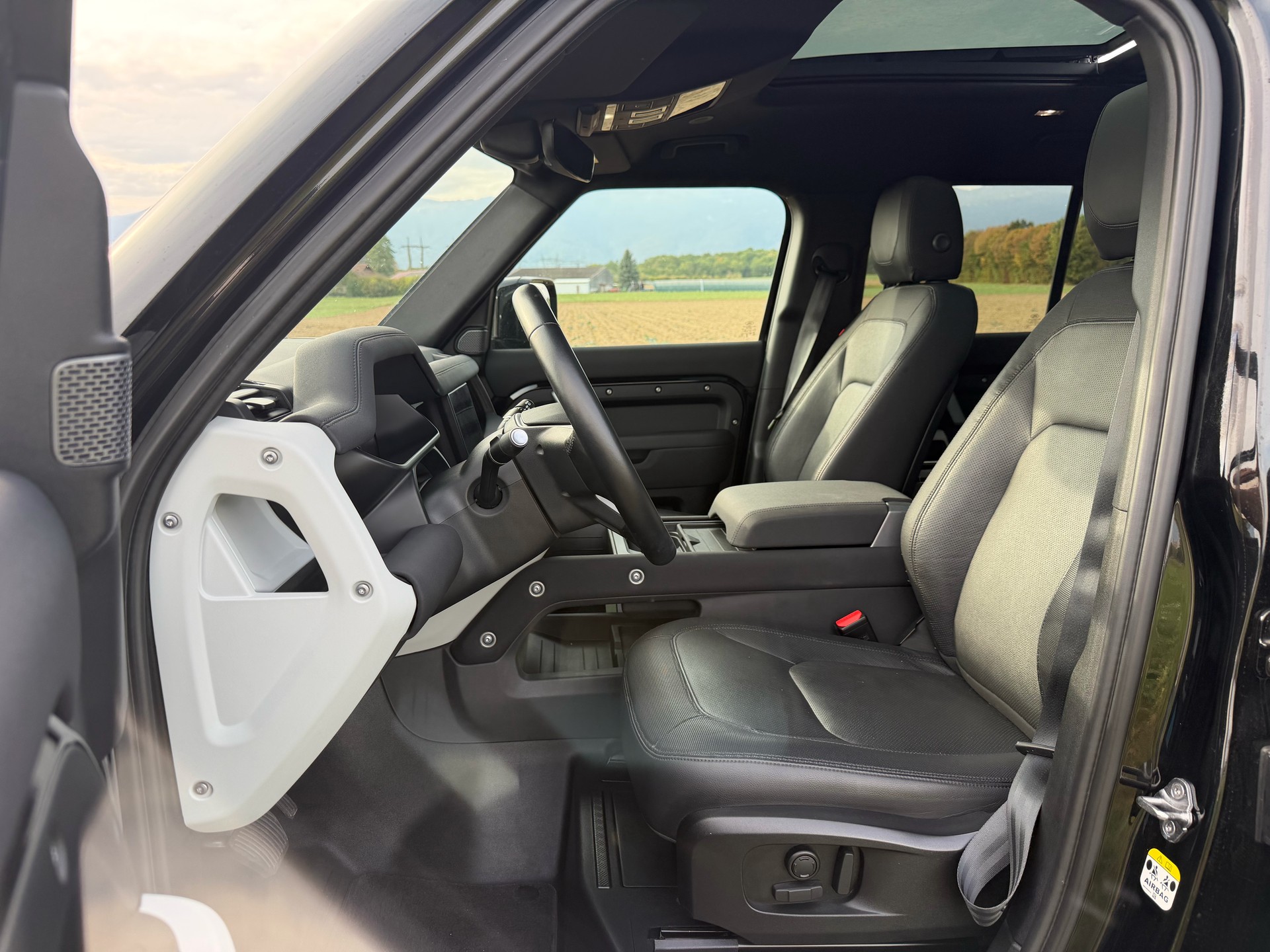 LAND ROVER Defender 110 P300 Si4 X-Dynamic HSE AT8-image-12