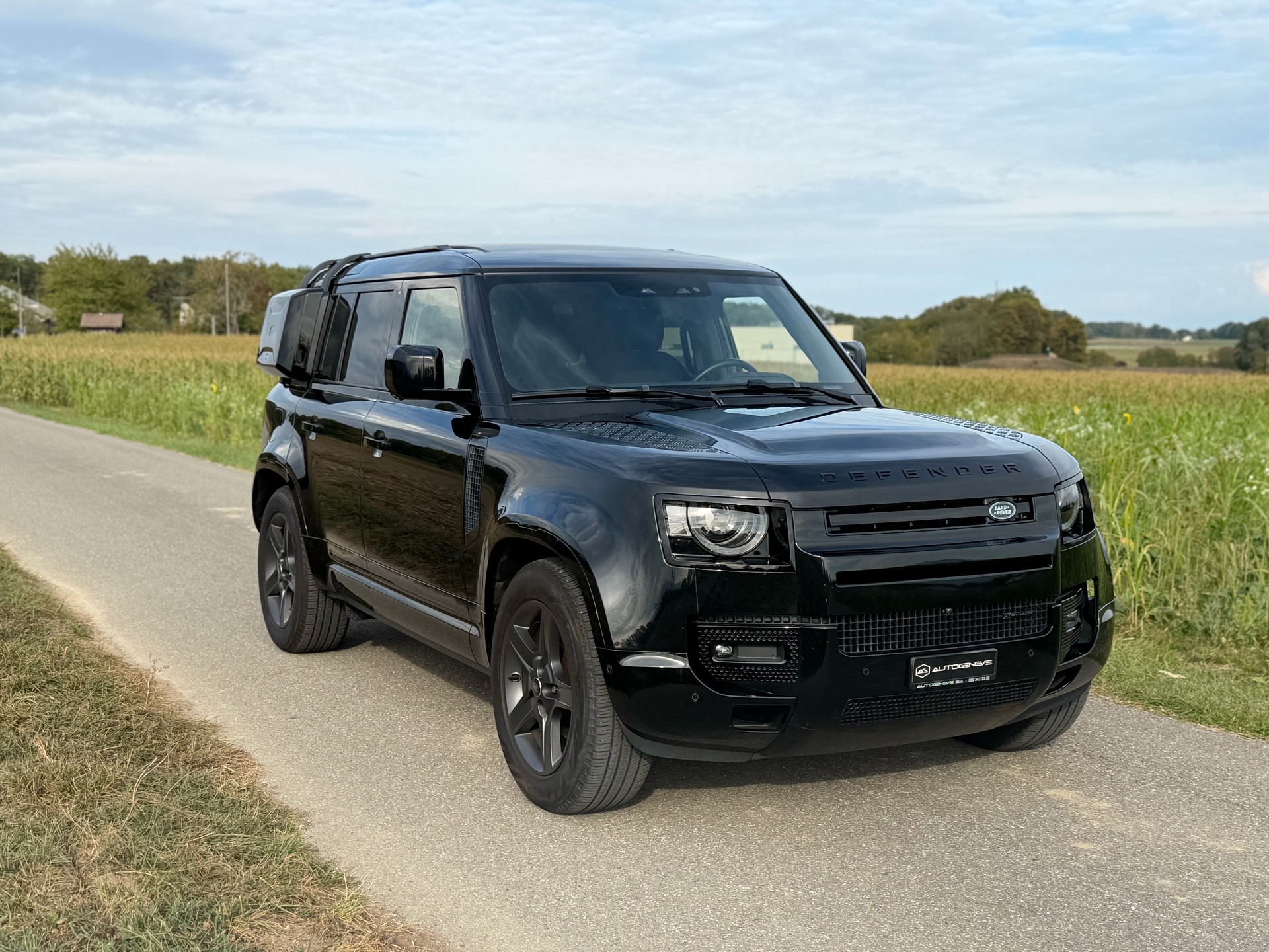 LAND ROVER Defender 110 P300 Si4 X-Dynamic HSE AT8-image-3