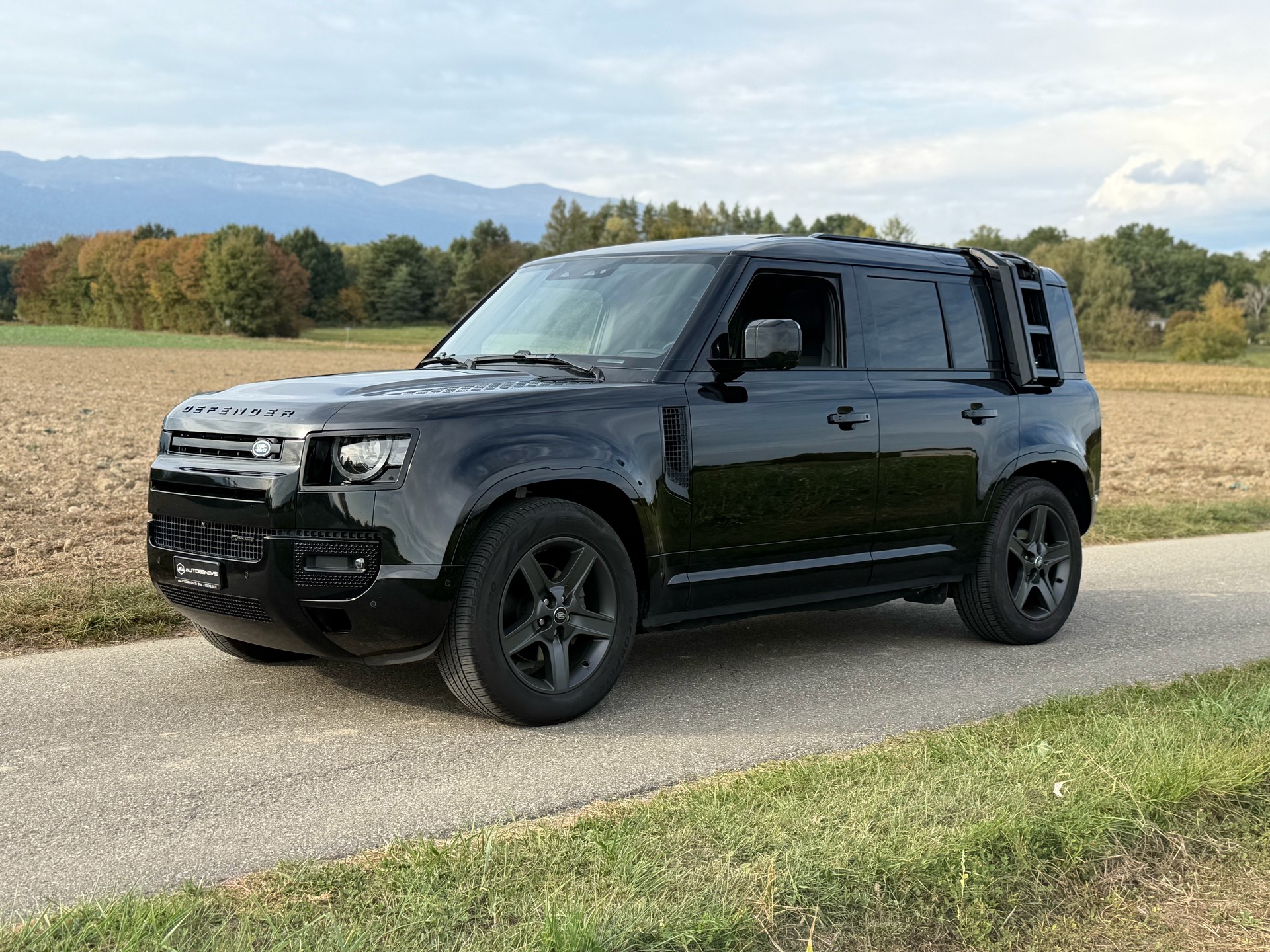LAND ROVER Defender 110 P300 Si4 X-Dynamic HSE AT8-image-5