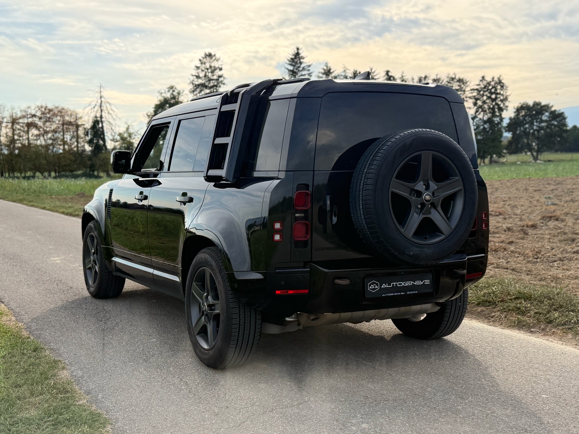 LAND ROVER Defender 110 P300 Si4 X-Dynamic HSE AT8-image-7