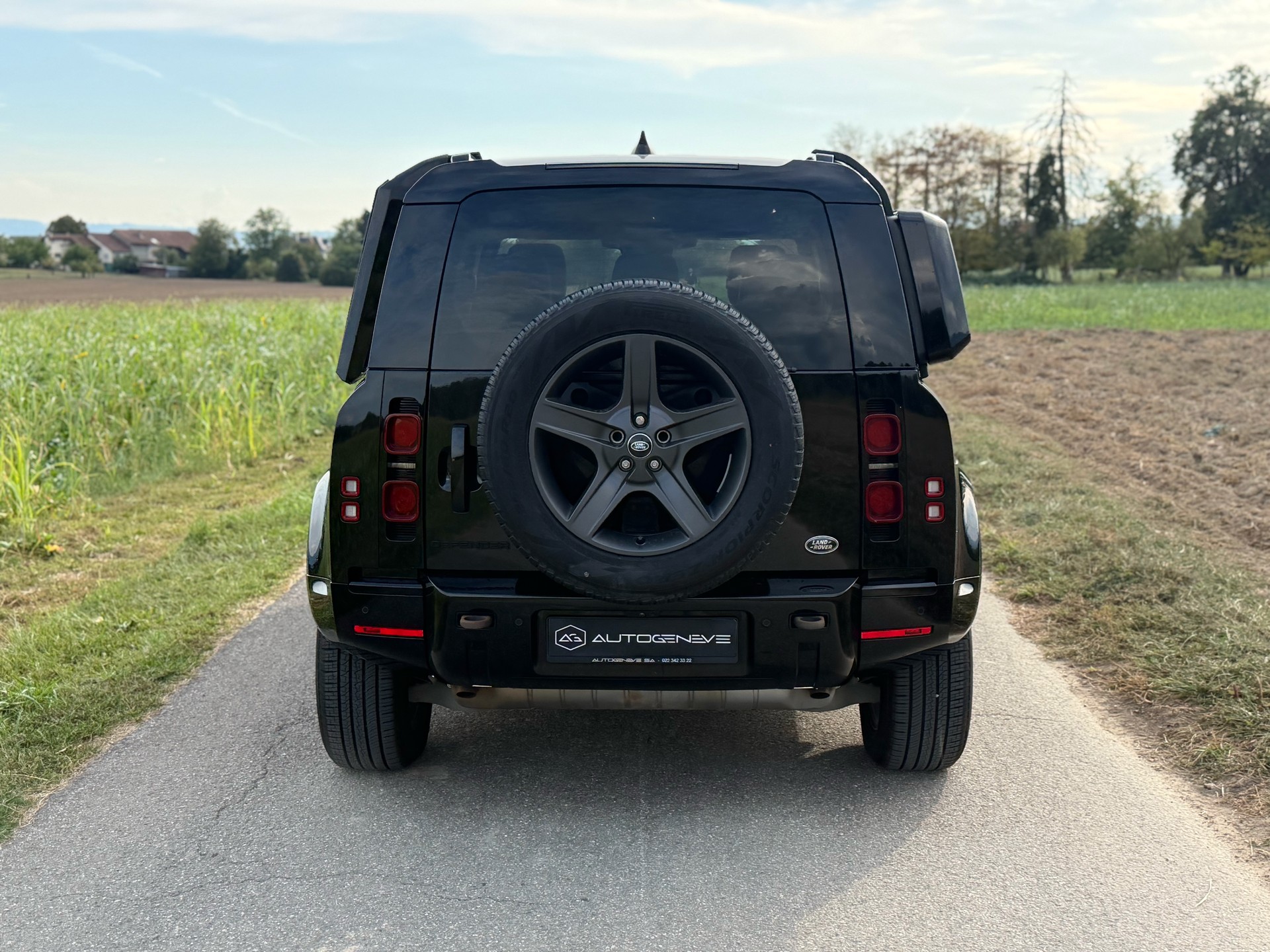 LAND ROVER Defender 110 P300 Si4 X-Dynamic HSE AT8-image-8