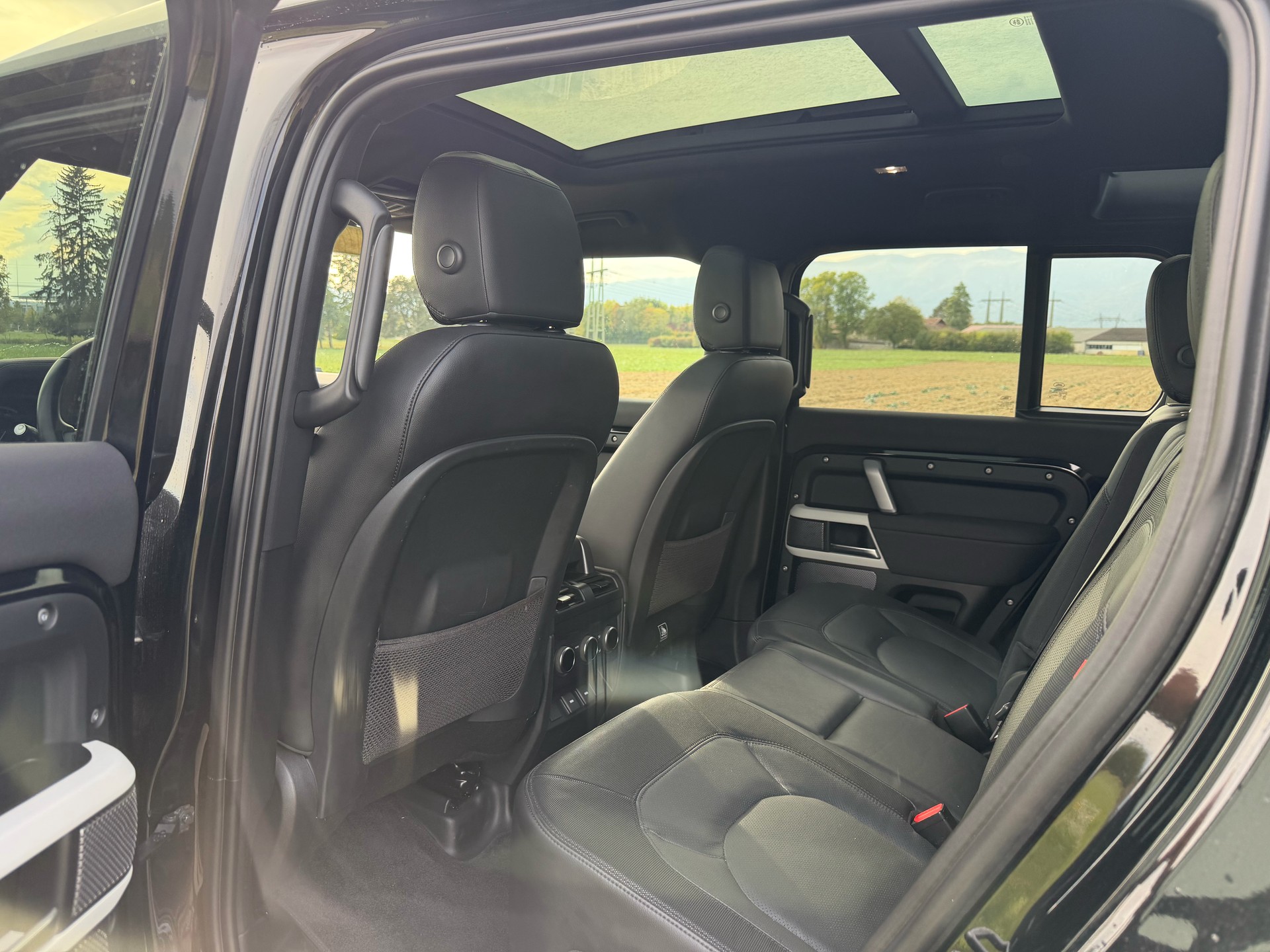 LAND ROVER Defender 110 P300 Si4 X-Dynamic HSE AT8-image-13