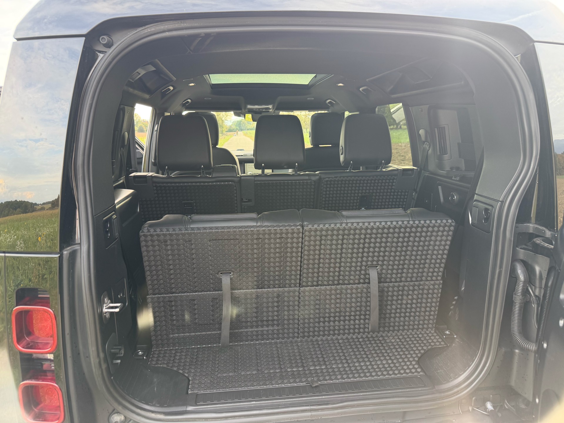 LAND ROVER Defender 110 P300 Si4 X-Dynamic HSE AT8-image-15