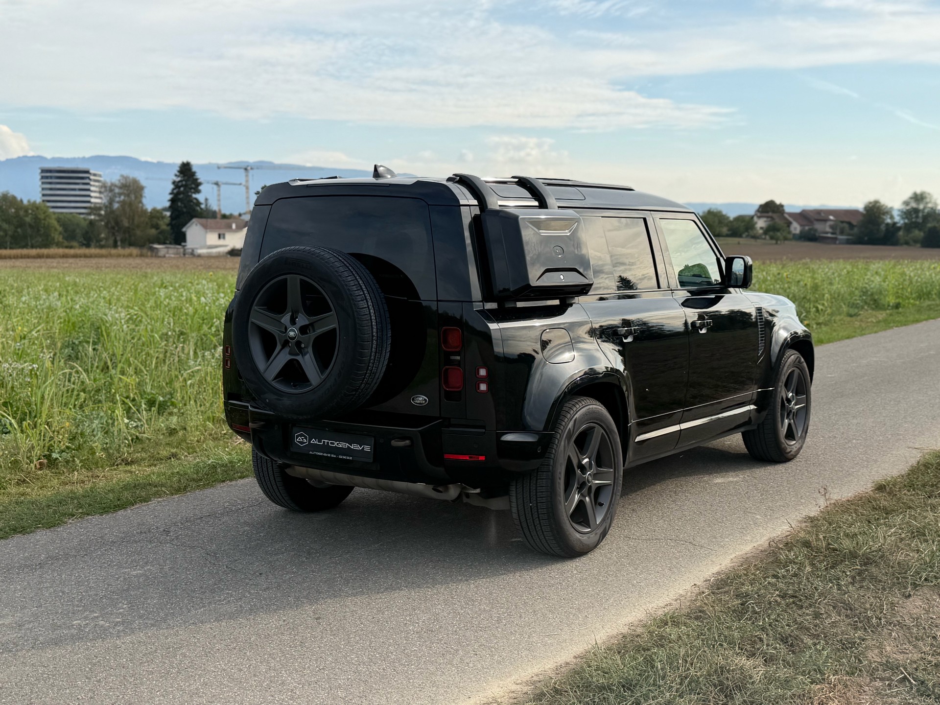 LAND ROVER Defender 110 P300 Si4 X-Dynamic HSE AT8-image-9
