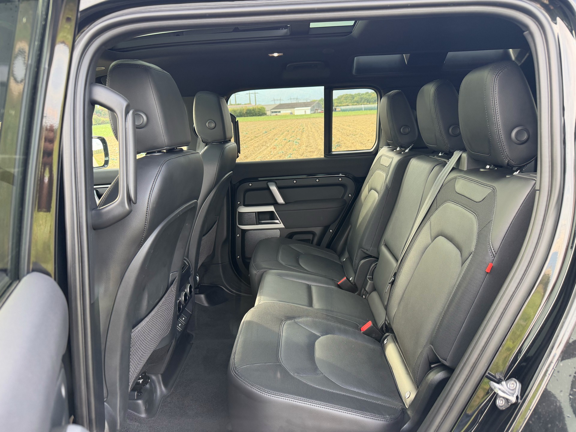 LAND ROVER Defender 110 P300 Si4 X-Dynamic HSE AT8-image-14