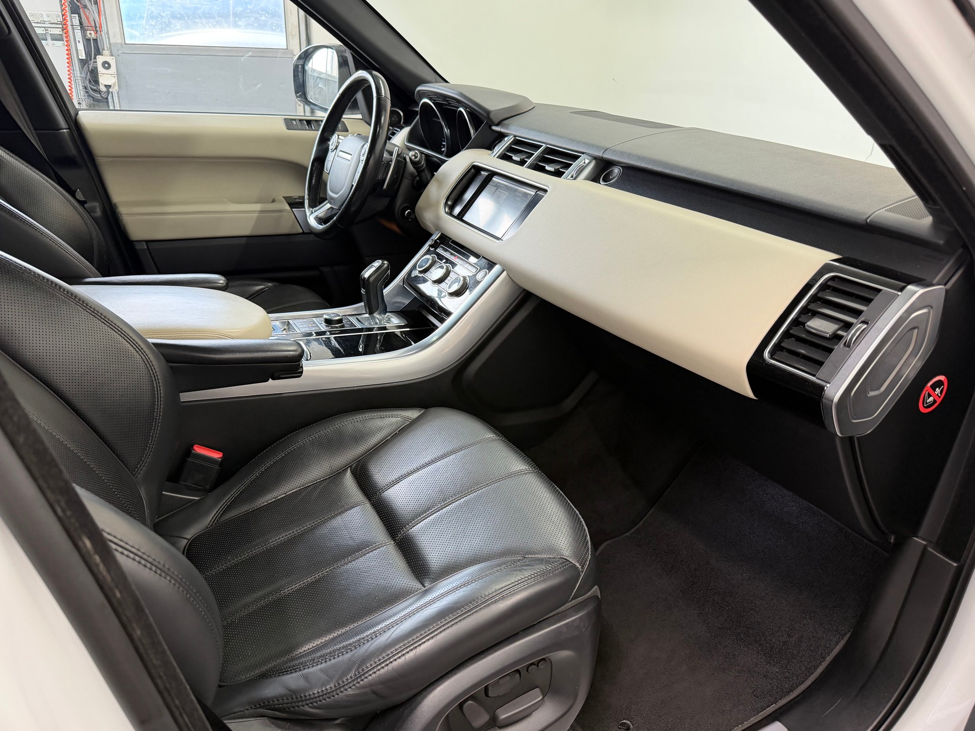 LAND ROVER Range Rover Sport 3.0 SDV6 HSE Automatic-image-9