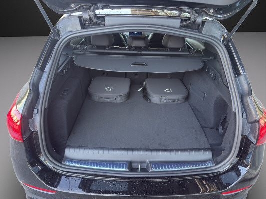 MERCEDES-BENZ C 300 e T EQ Hybrid-image-10