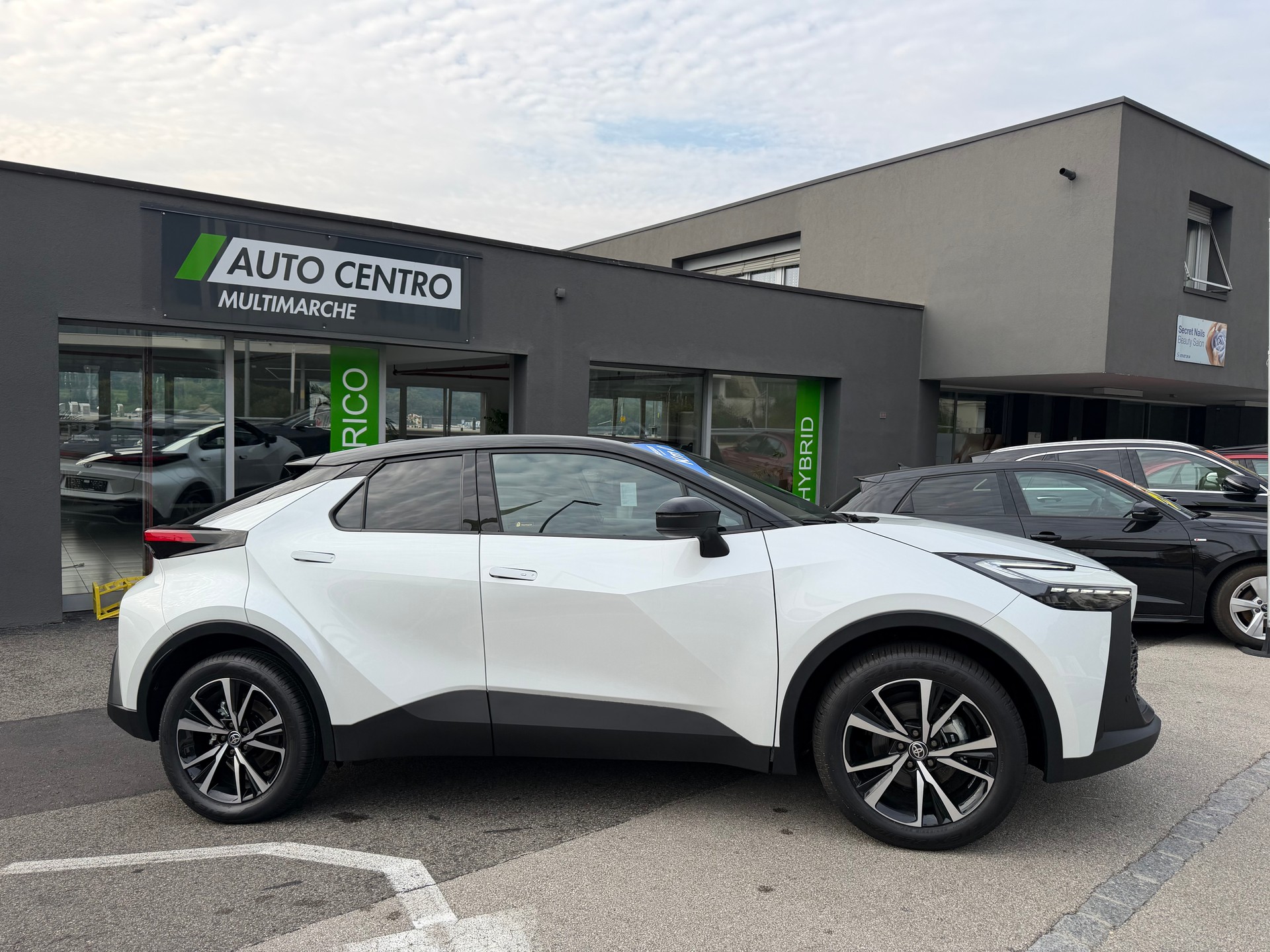 TOYOTA C-HR 1.8 HSD CVT Teamplayer-image-2