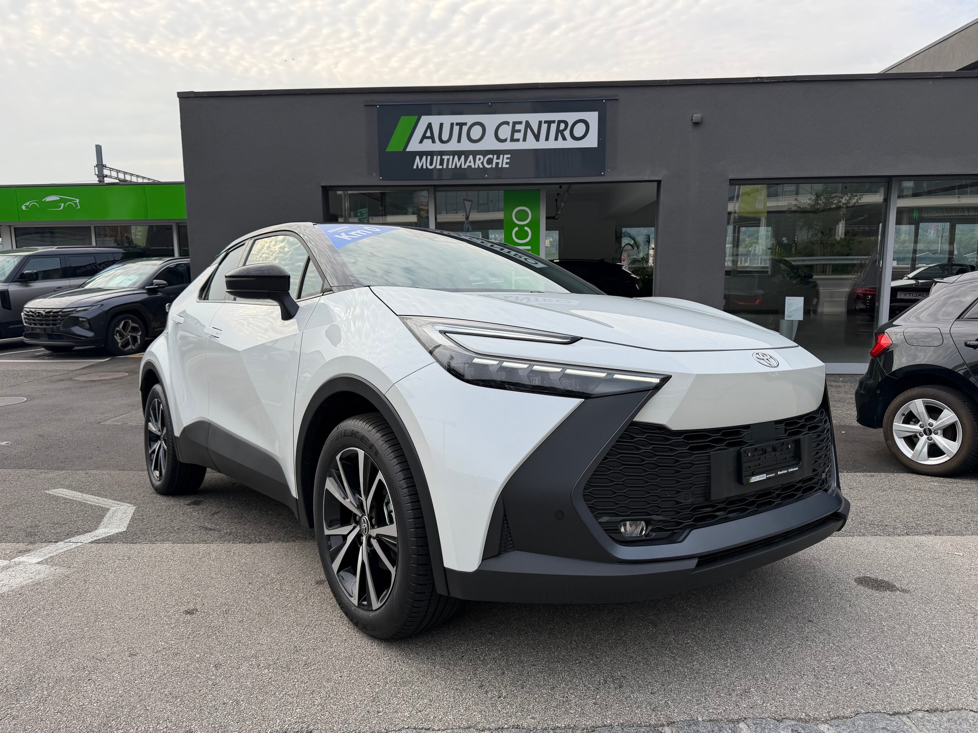 TOYOTA C-HR 1.8 HSD CVT Teamplayer-image-1