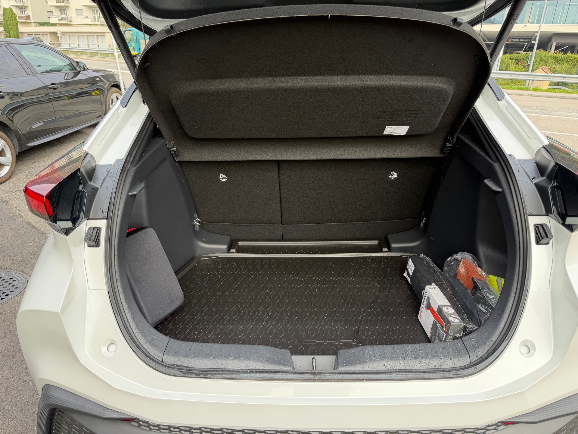 TOYOTA C-HR 1.8 HSD CVT Teamplayer-image-7