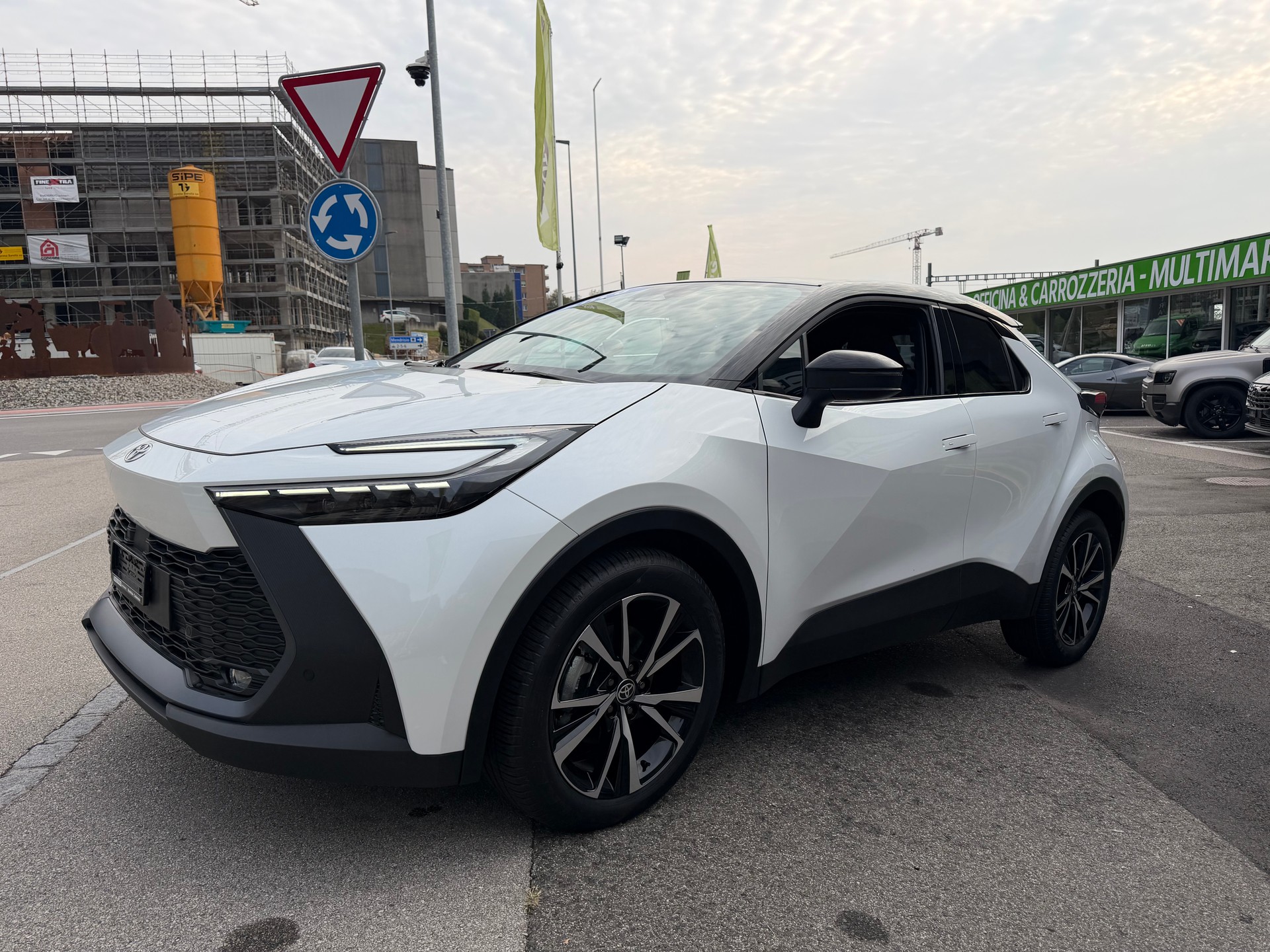 TOYOTA C-HR 1.8 HSD CVT Teamplayer-image-3