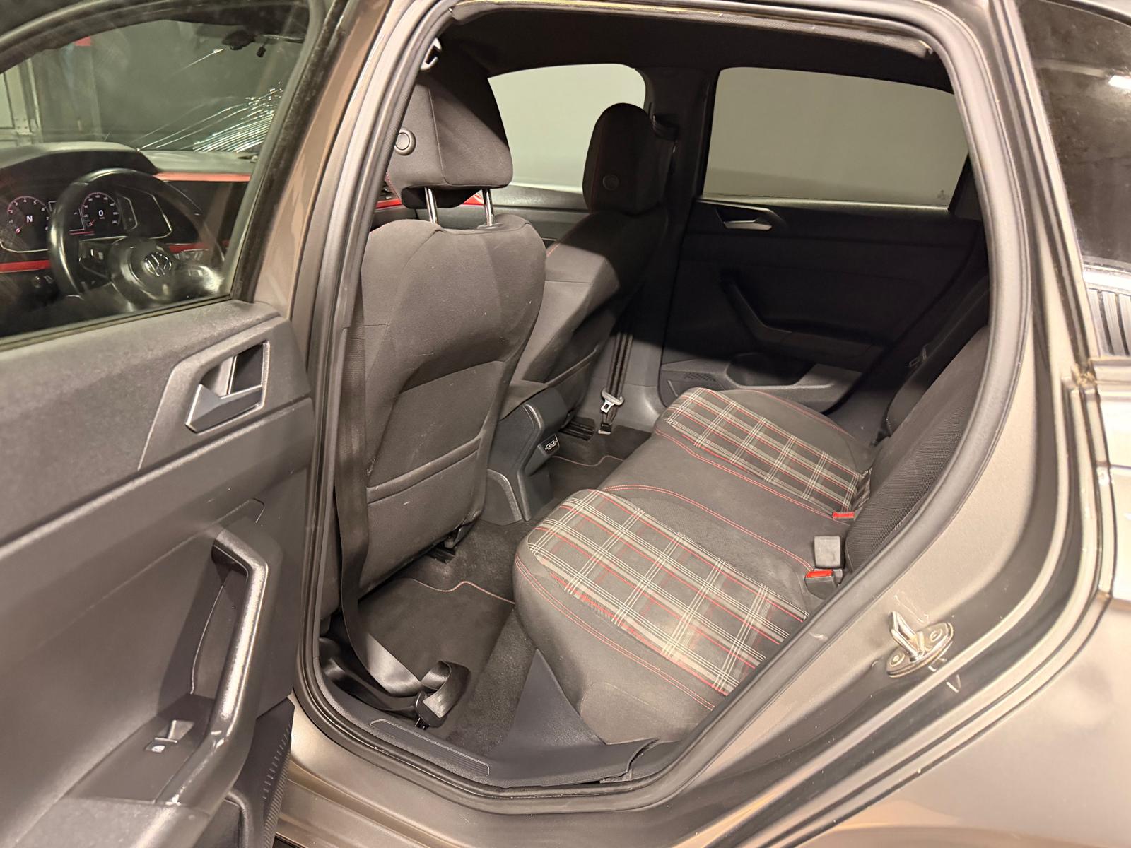 VW Polo 2.0 TSI GTI DSG-image-11