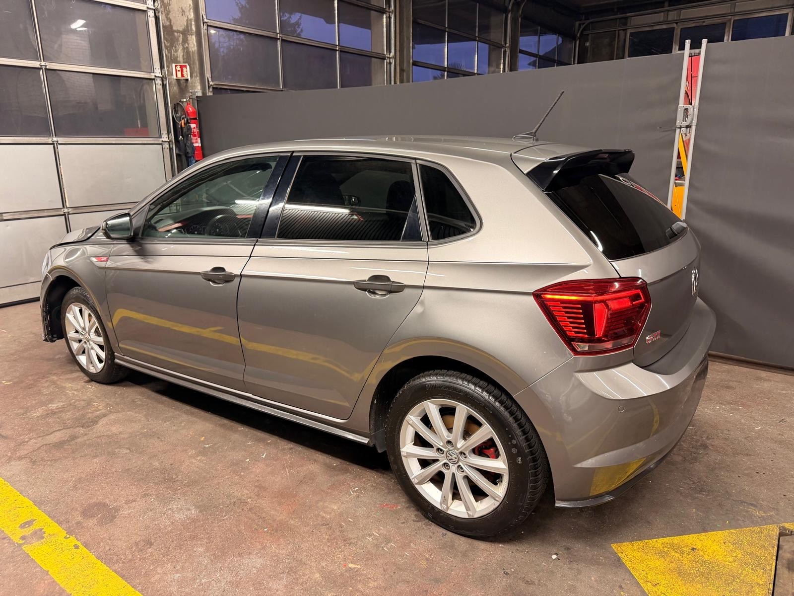 VW Polo 2.0 TSI GTI DSG-image-2
