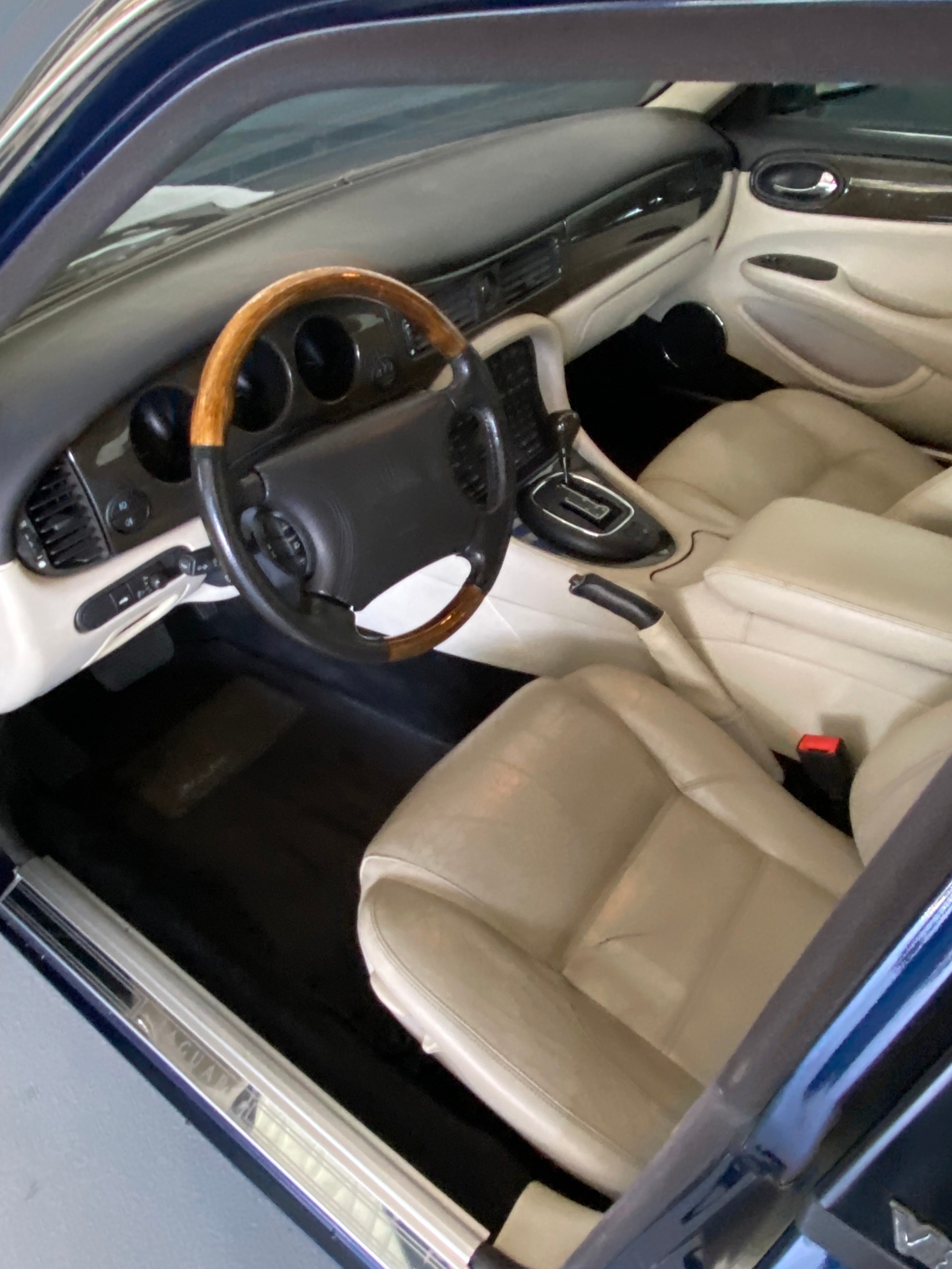 JAGUAR XJR 4.0 V8 S/C-image-16
