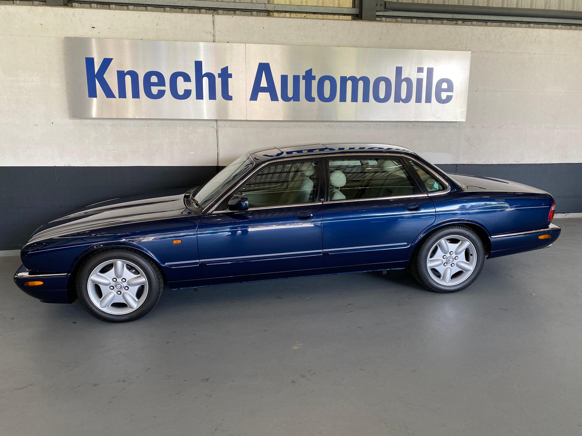 JAGUAR XJR 4.0 V8 S/C-image-1