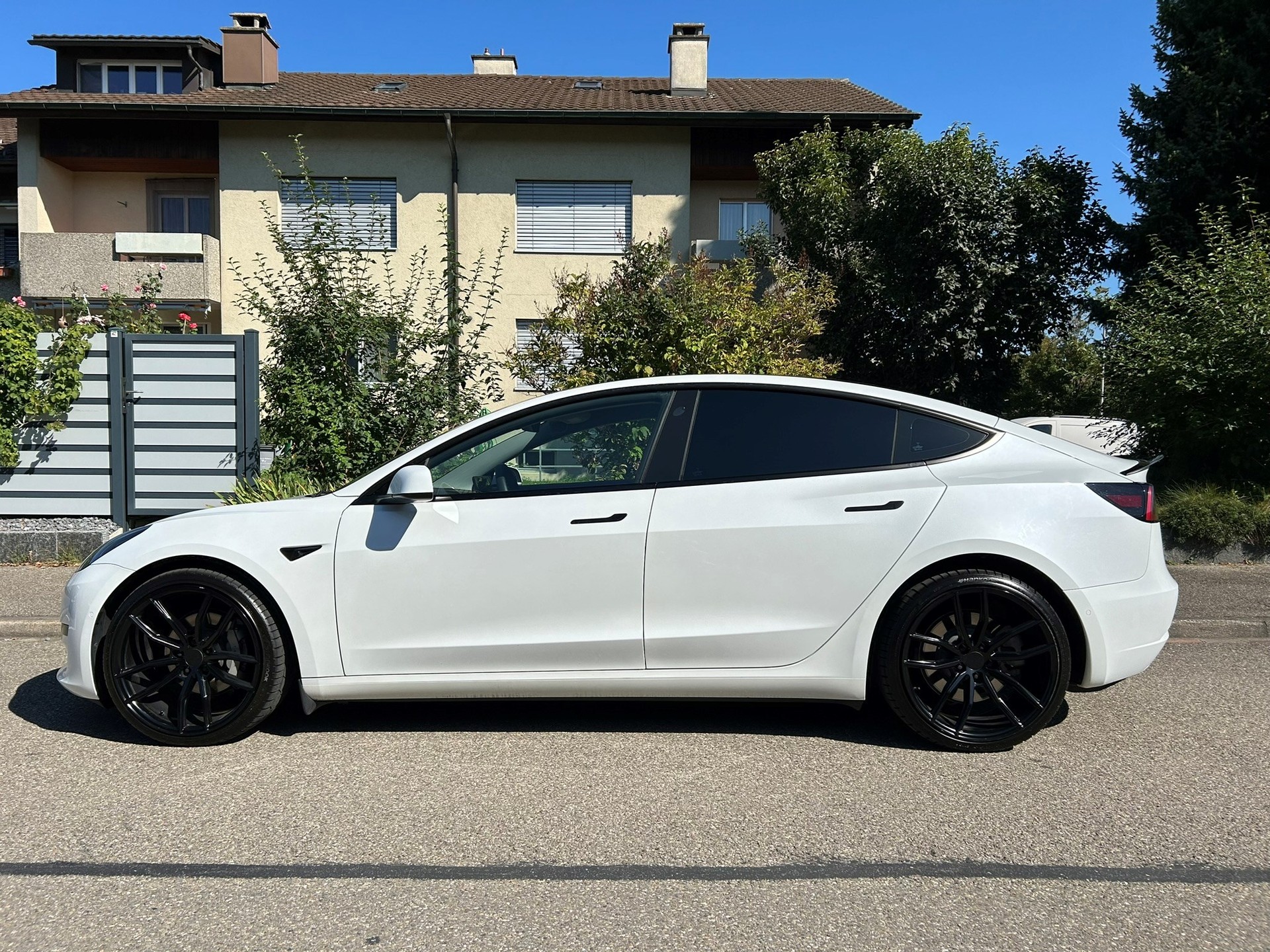 TESLA Model 3 Long Range Dual Motor AWD-image-1