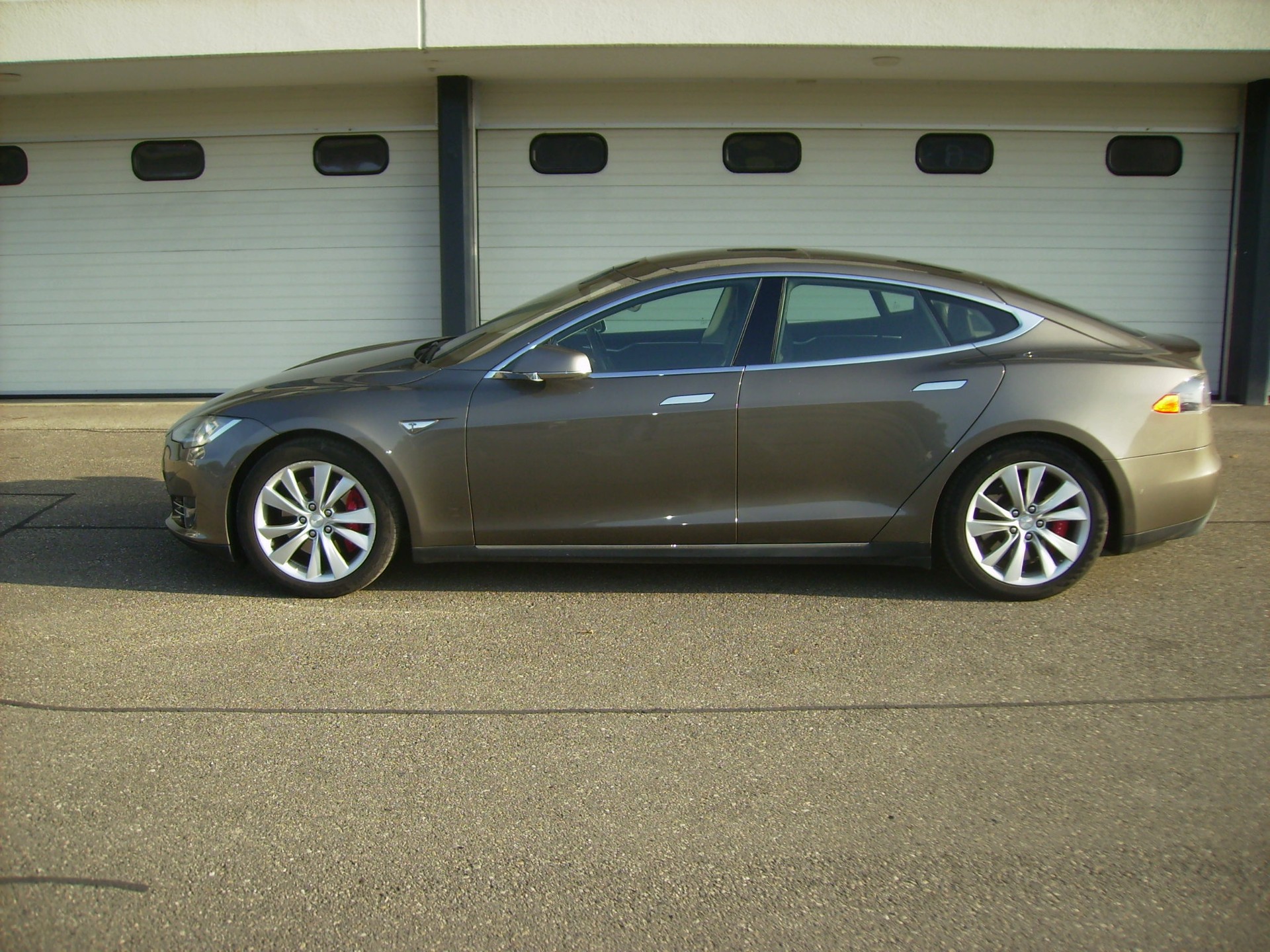 TESLA Model S 90 D Performance-image-2