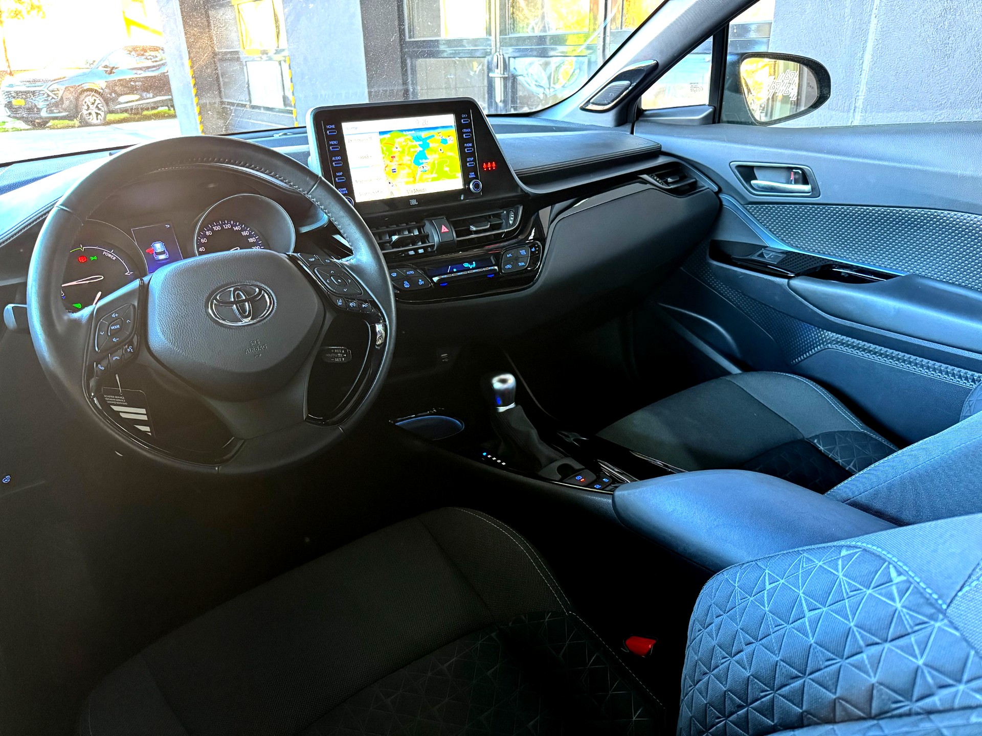 TOYOTA C-HR 1.8 HSD CVT Trend-image-11