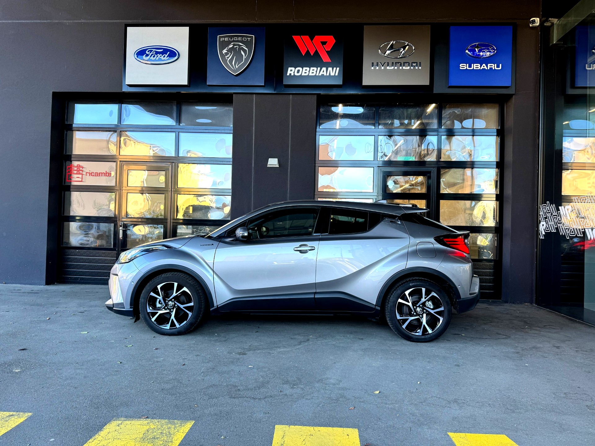 TOYOTA C-HR 1.8 HSD CVT Trend-image-1