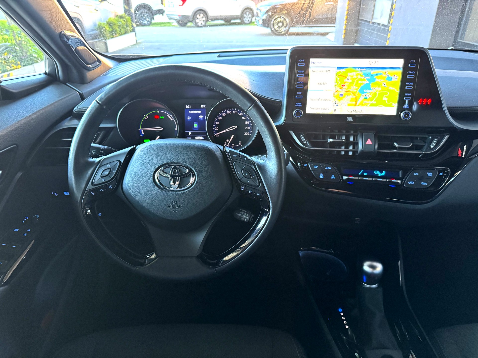 TOYOTA C-HR 1.8 HSD CVT Trend-image-10