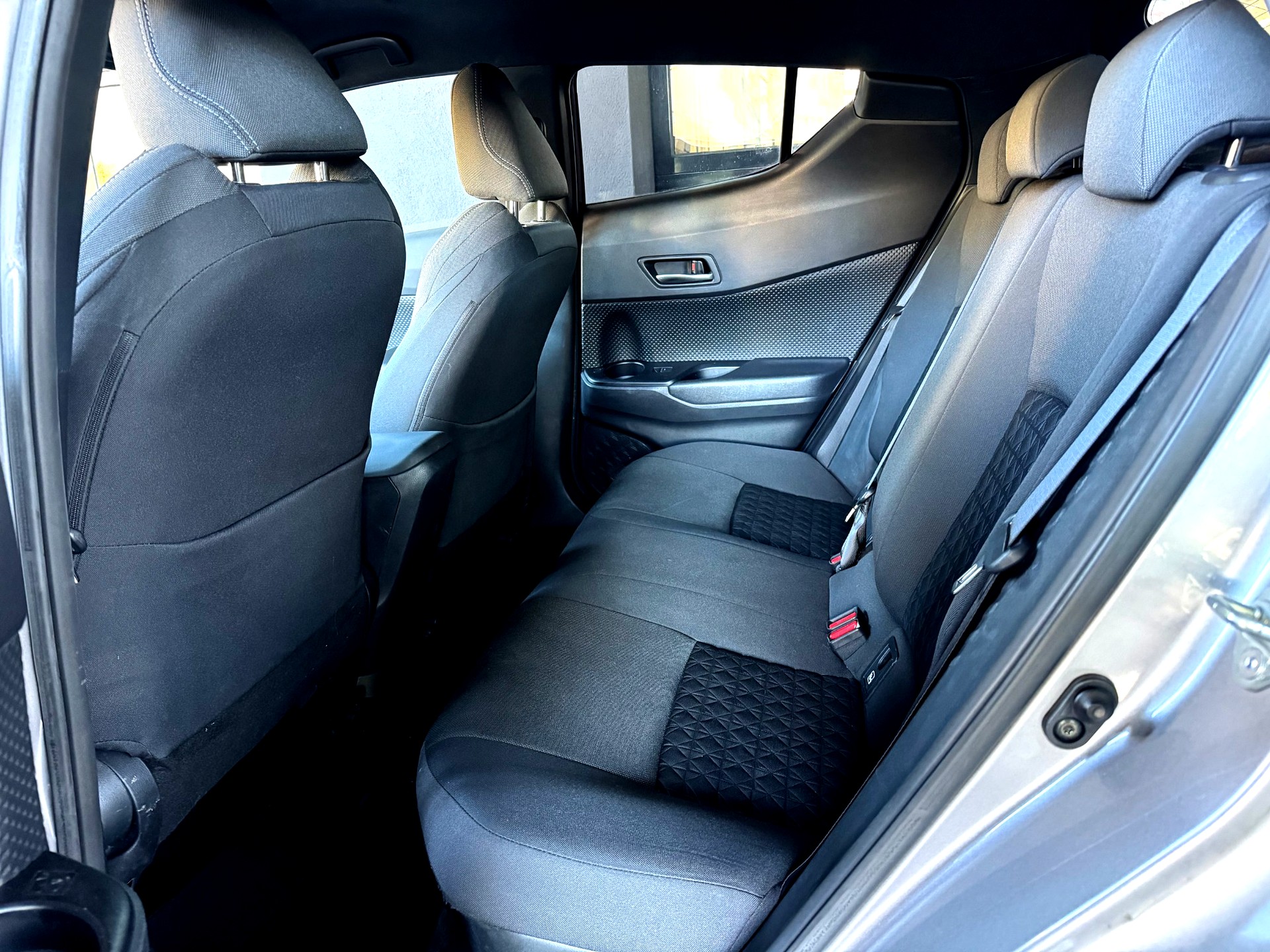 TOYOTA C-HR 1.8 HSD CVT Trend-image-13