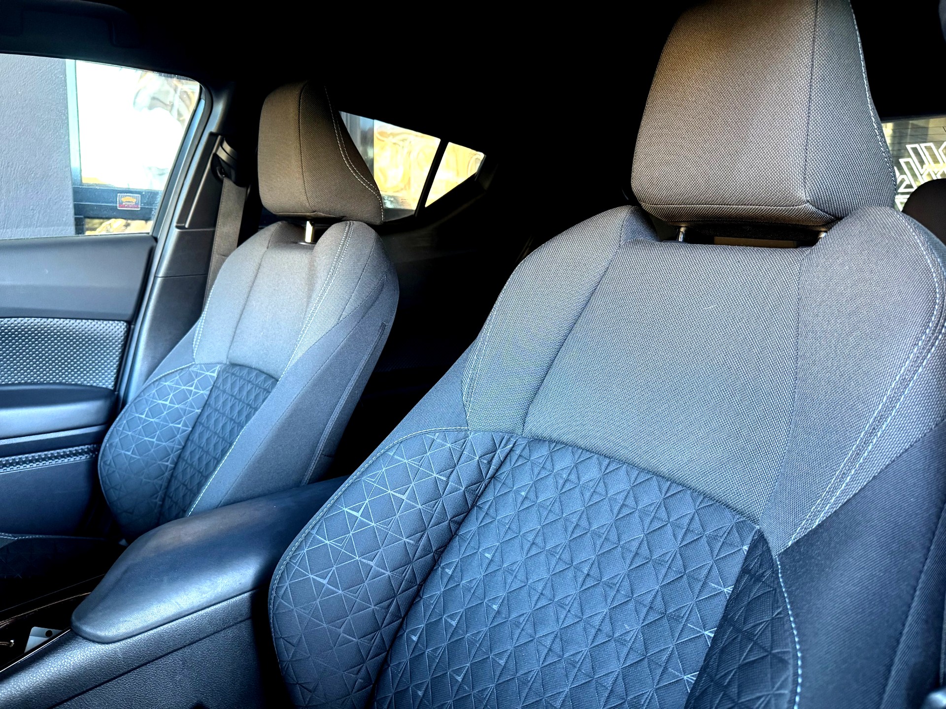 TOYOTA C-HR 1.8 HSD CVT Trend-image-9