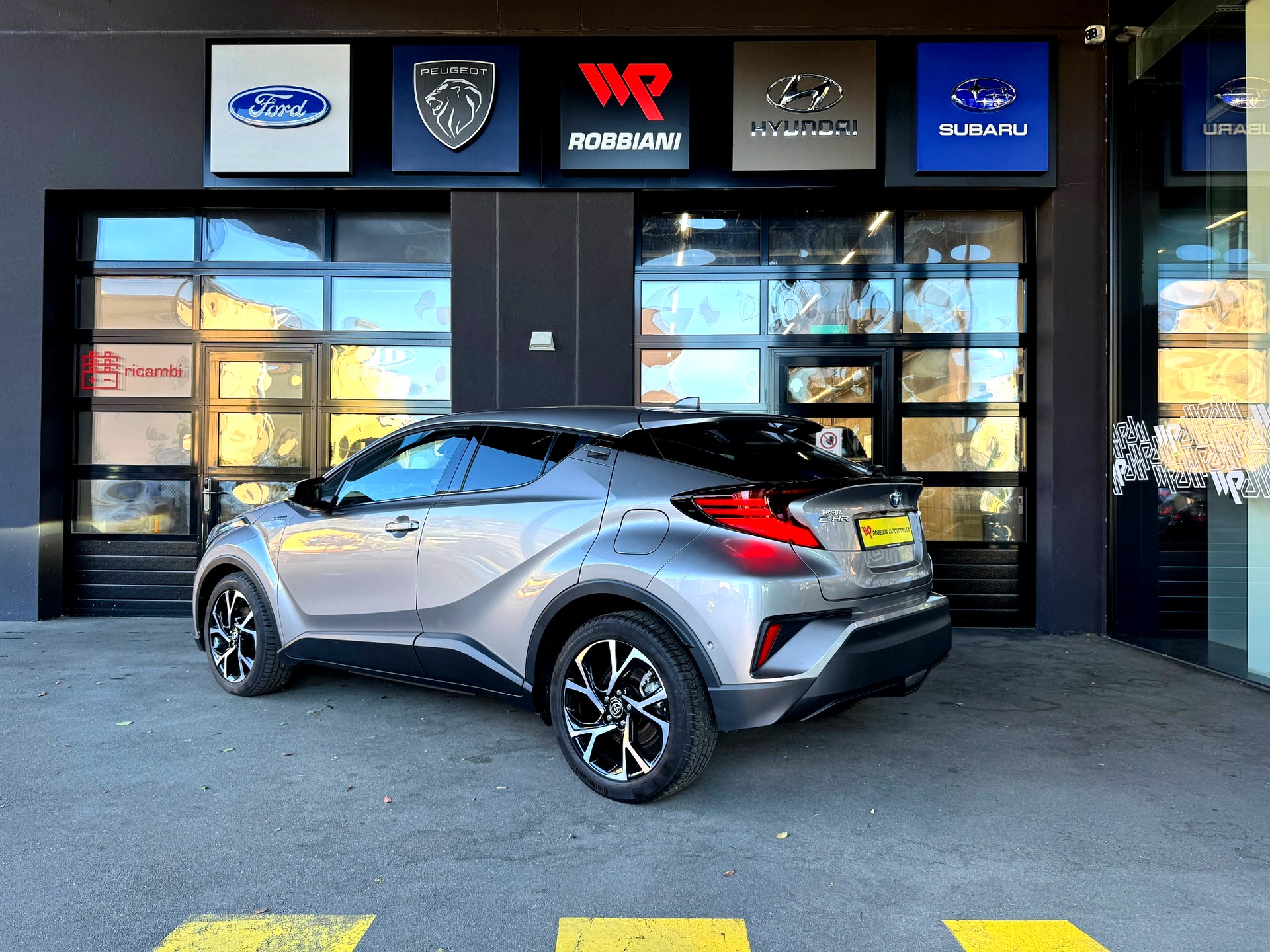 TOYOTA C-HR 1.8 HSD CVT Trend-image-2