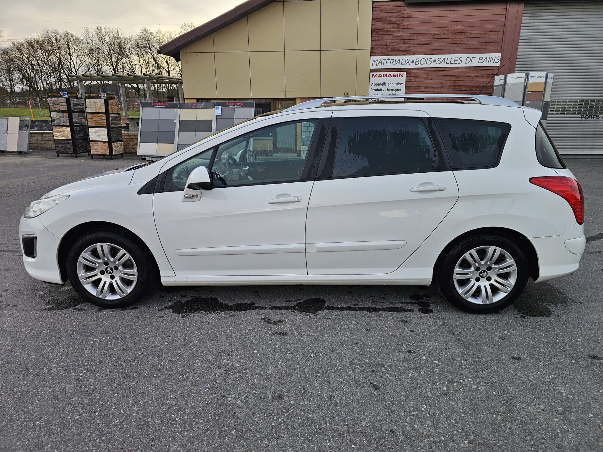 PEUGEOT 308 SW 1.6 16V Turbo Millesim 200-image-4