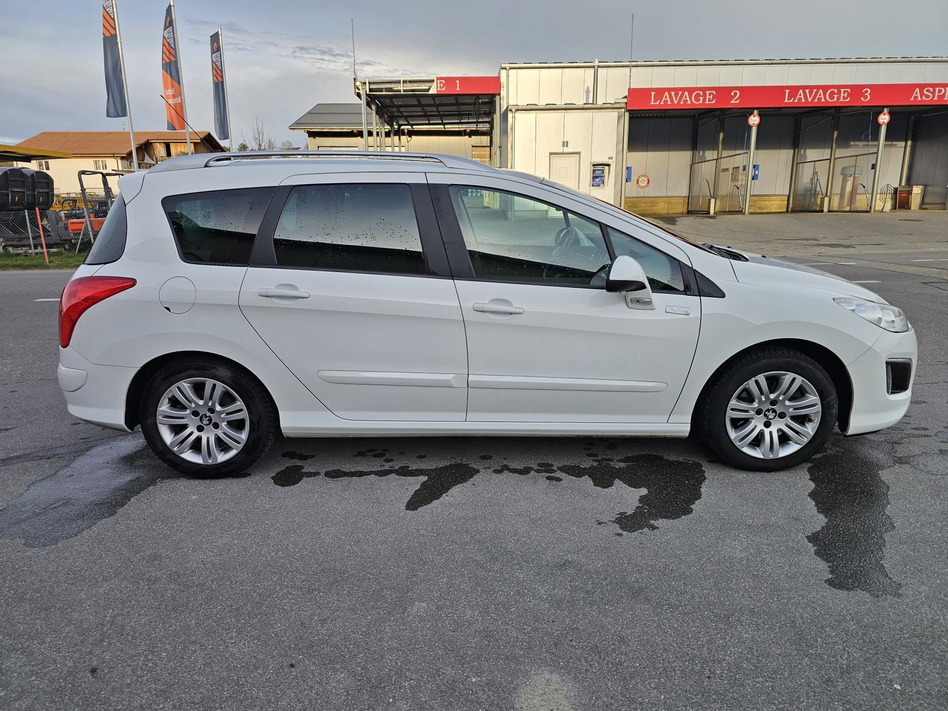 PEUGEOT 308 SW 1.6 16V Turbo Millesim 200-image-5