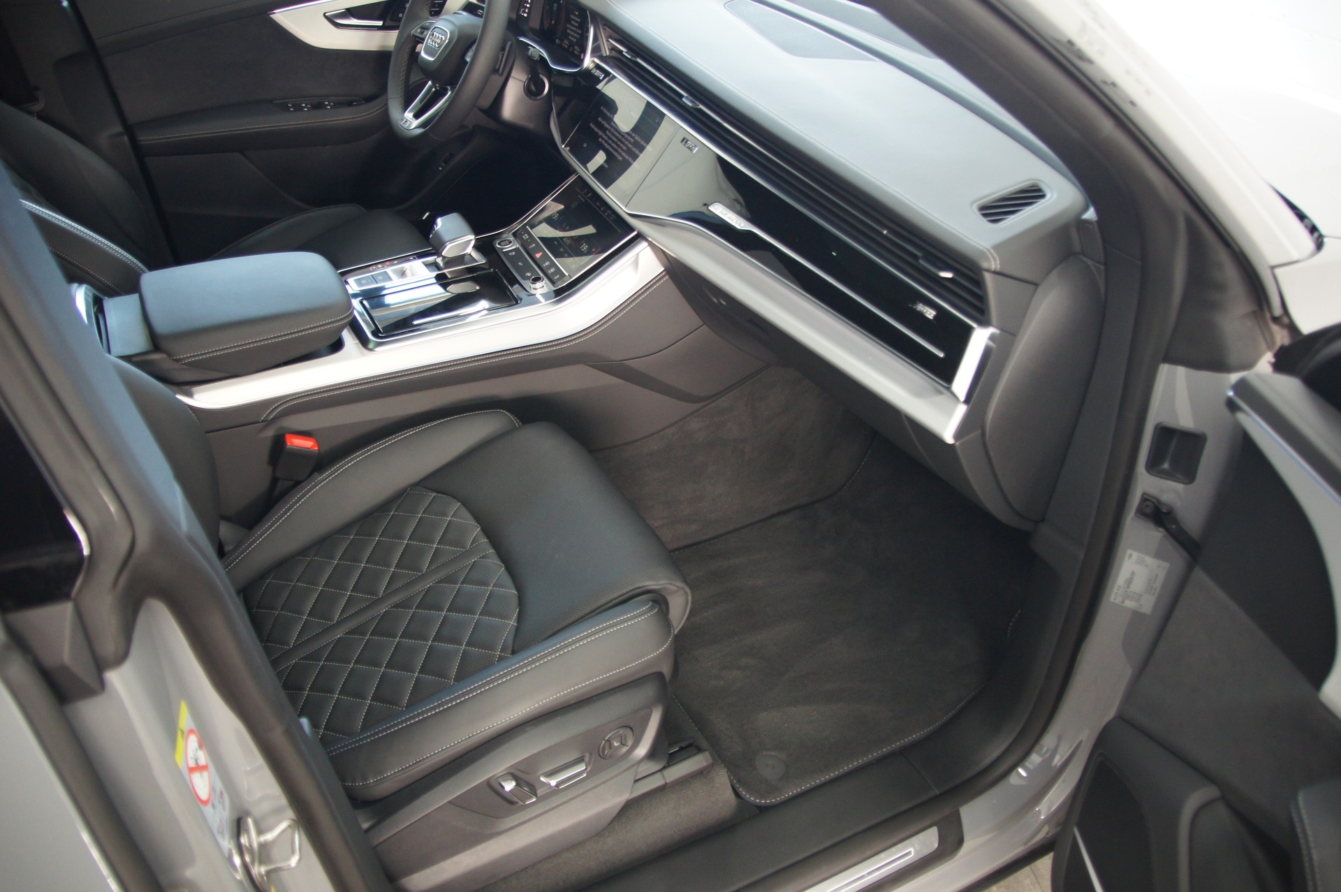 AUDI Q8 50 TDI quattro tiptronic-image-12