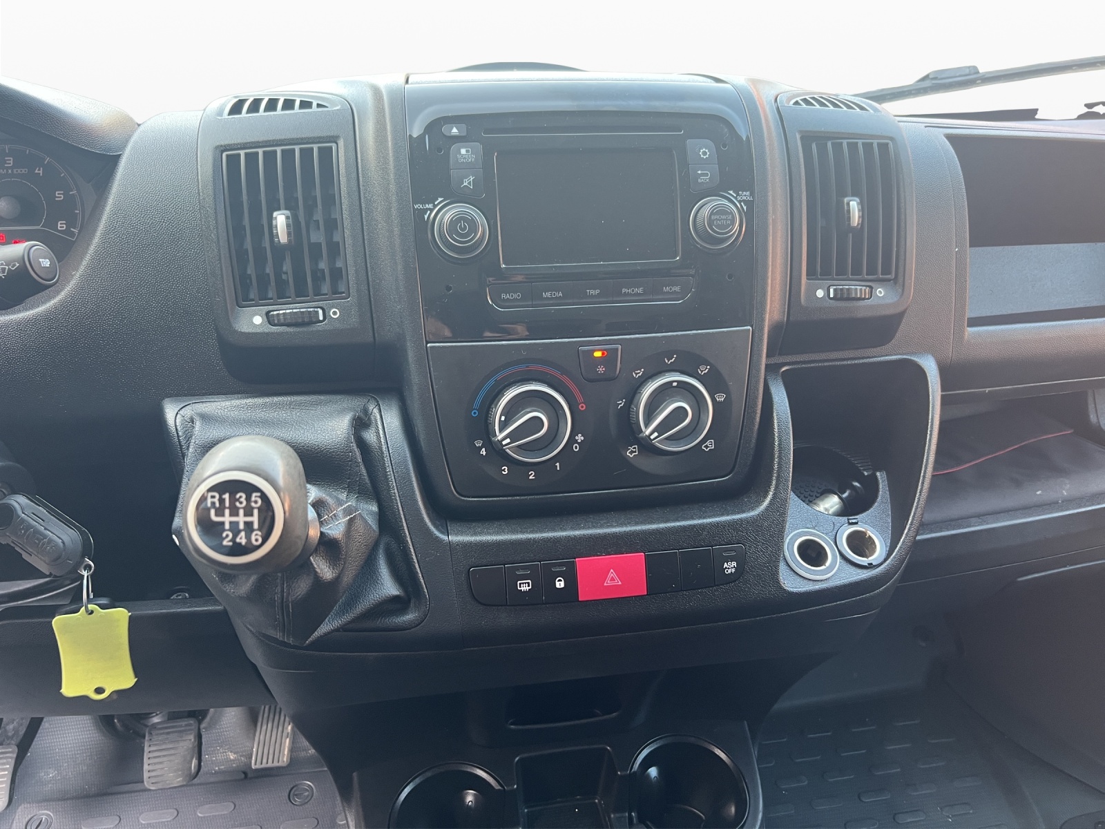 CITROEN Jumper 30 2.0 BlueHDi 110 Attraction L1H1-image-11