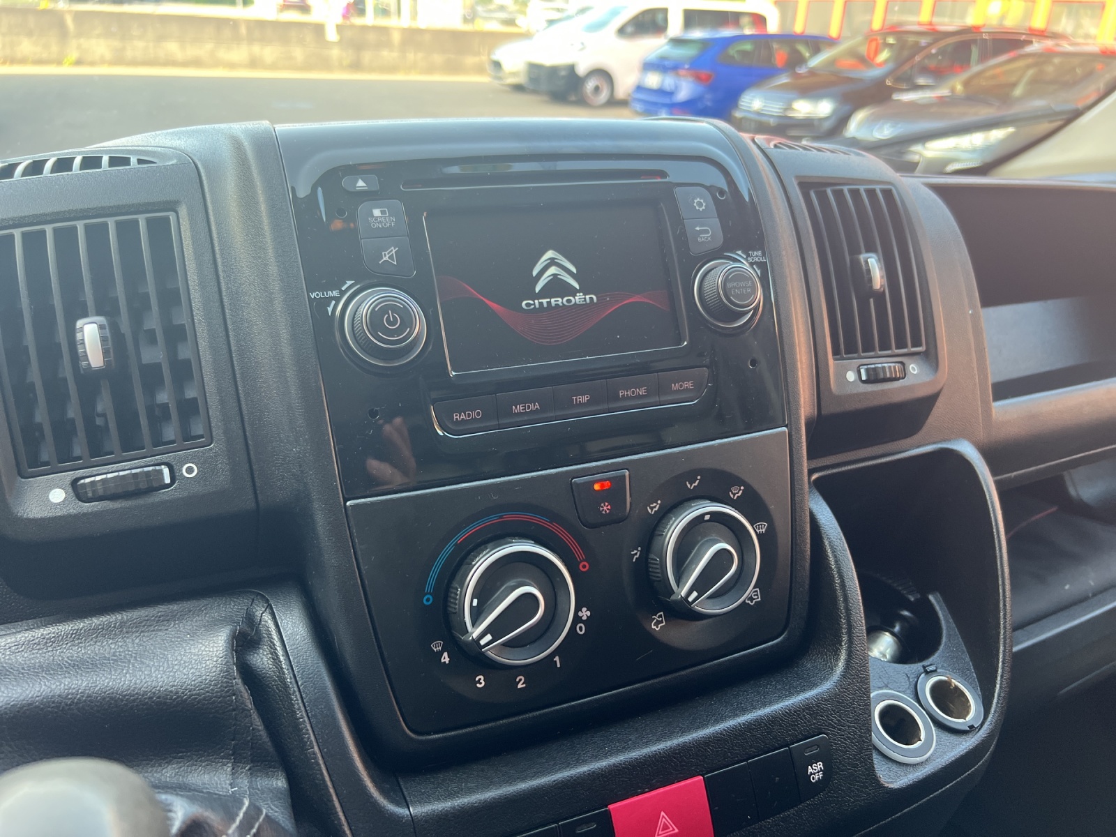 CITROEN Jumper 30 2.0 BlueHDi 110 Attraction L1H1-image-19