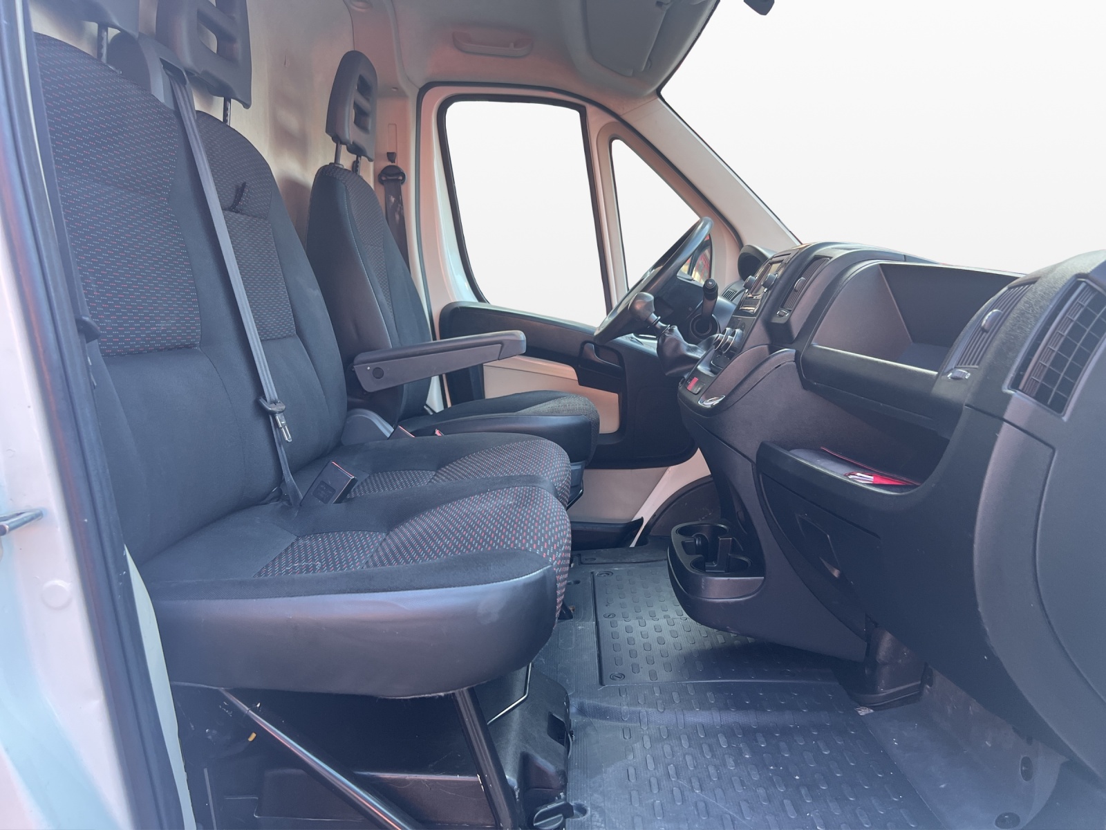 CITROEN Jumper 30 2.0 BlueHDi 110 Attraction L1H1-image-12